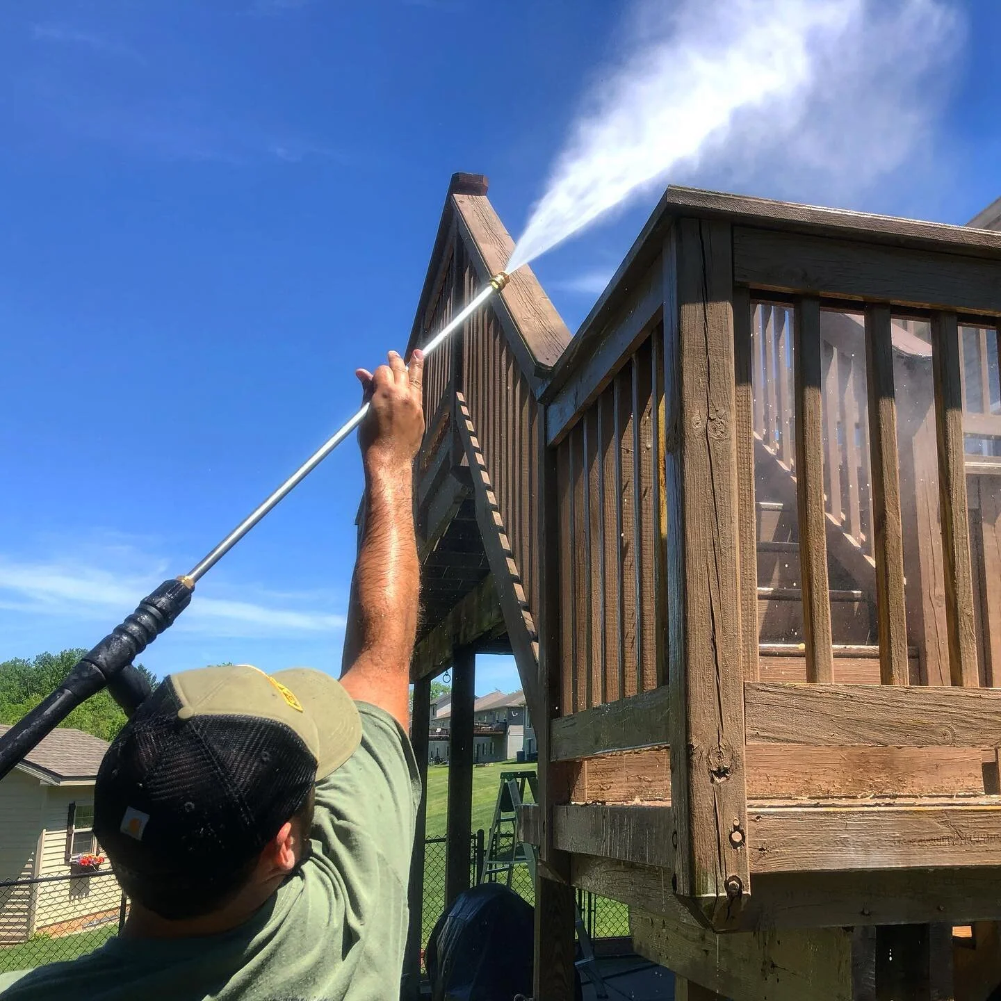 Sunny deck days ahead. 🌤 #northshorestainco #powerwashing #springcleaning #homesweethome #decksofinstagram #deckstaining