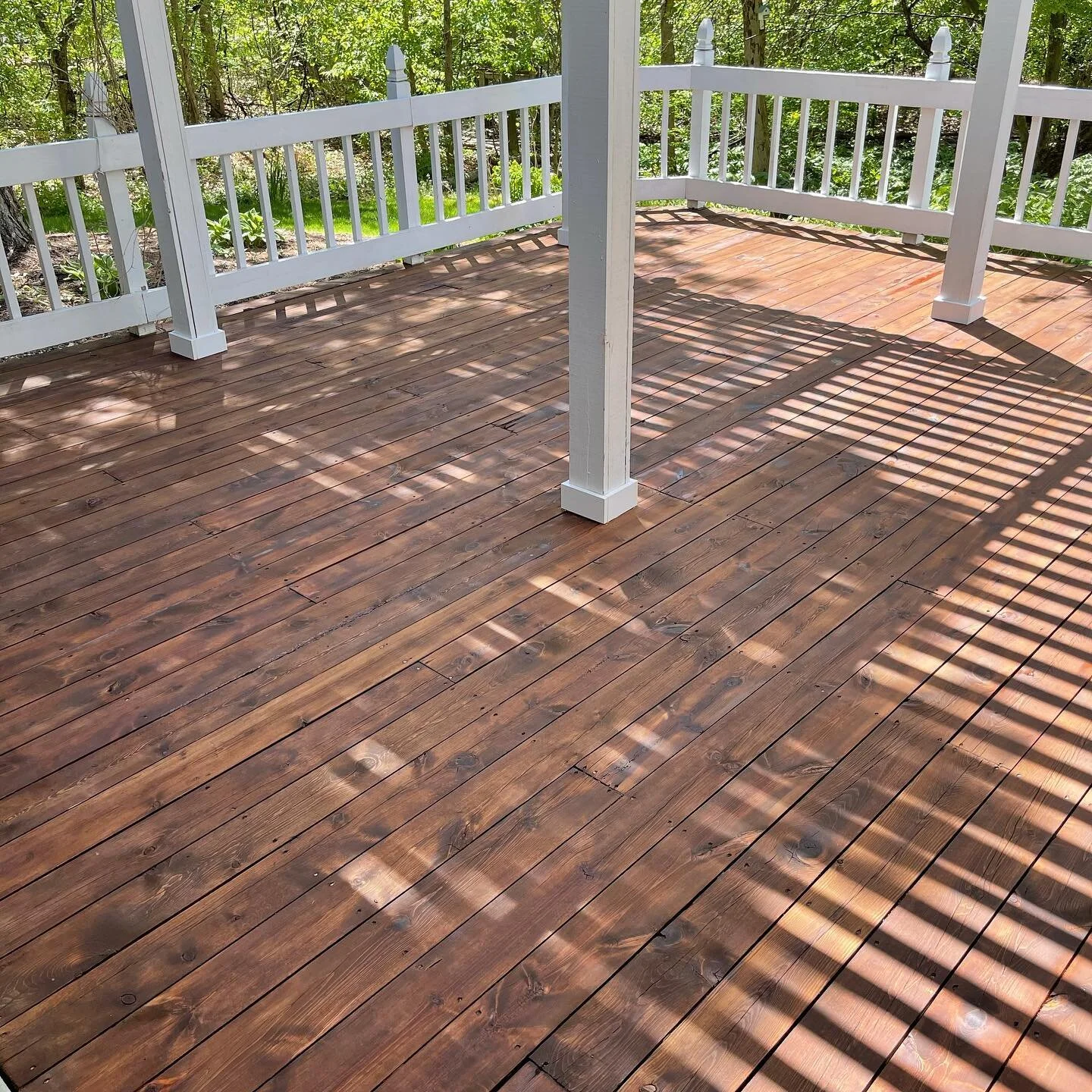 &ldquo;Stain may fade but Paint will flake forever&rdquo; *NEVER Paint your deck* but if you do I&rsquo;ll be there to sand it and bring it back to it&rsquo;s natural, beautiful form with a nice chestnut semi transparent stain from @armstrongclarkco 
