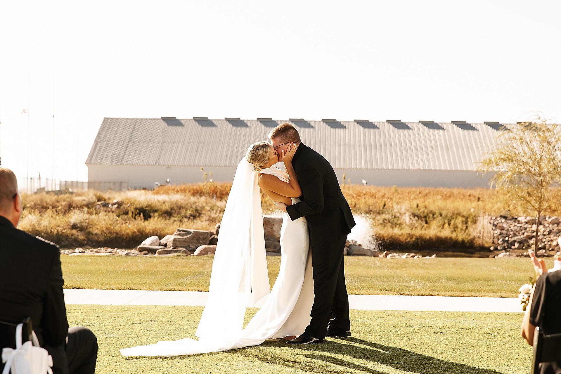modern-classic-northern-iowa-fall-wedding-up4celebrations_0022.jpg