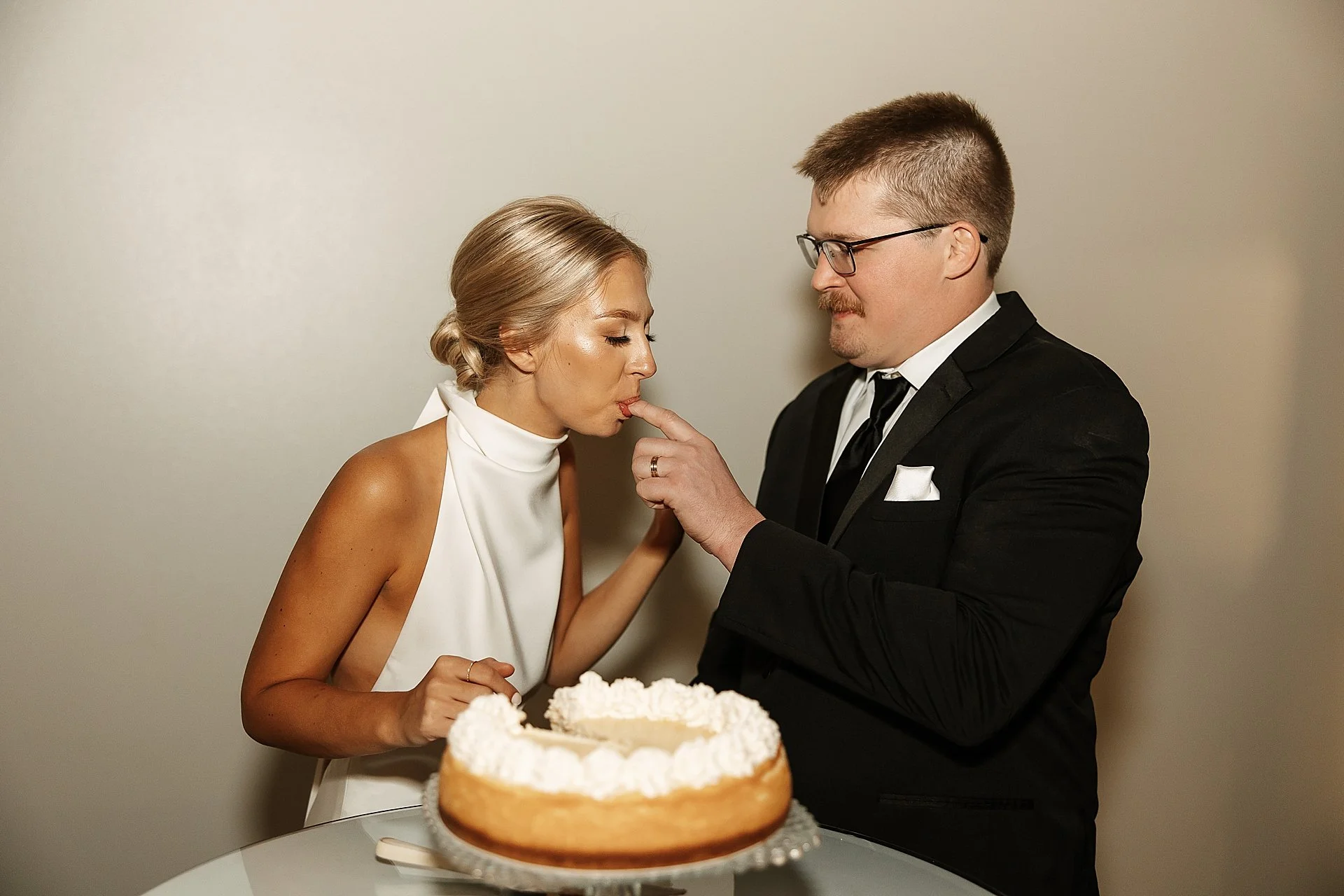 modern-classic-northern-iowa-fall-wedding-up4celebrations_0029.jpg