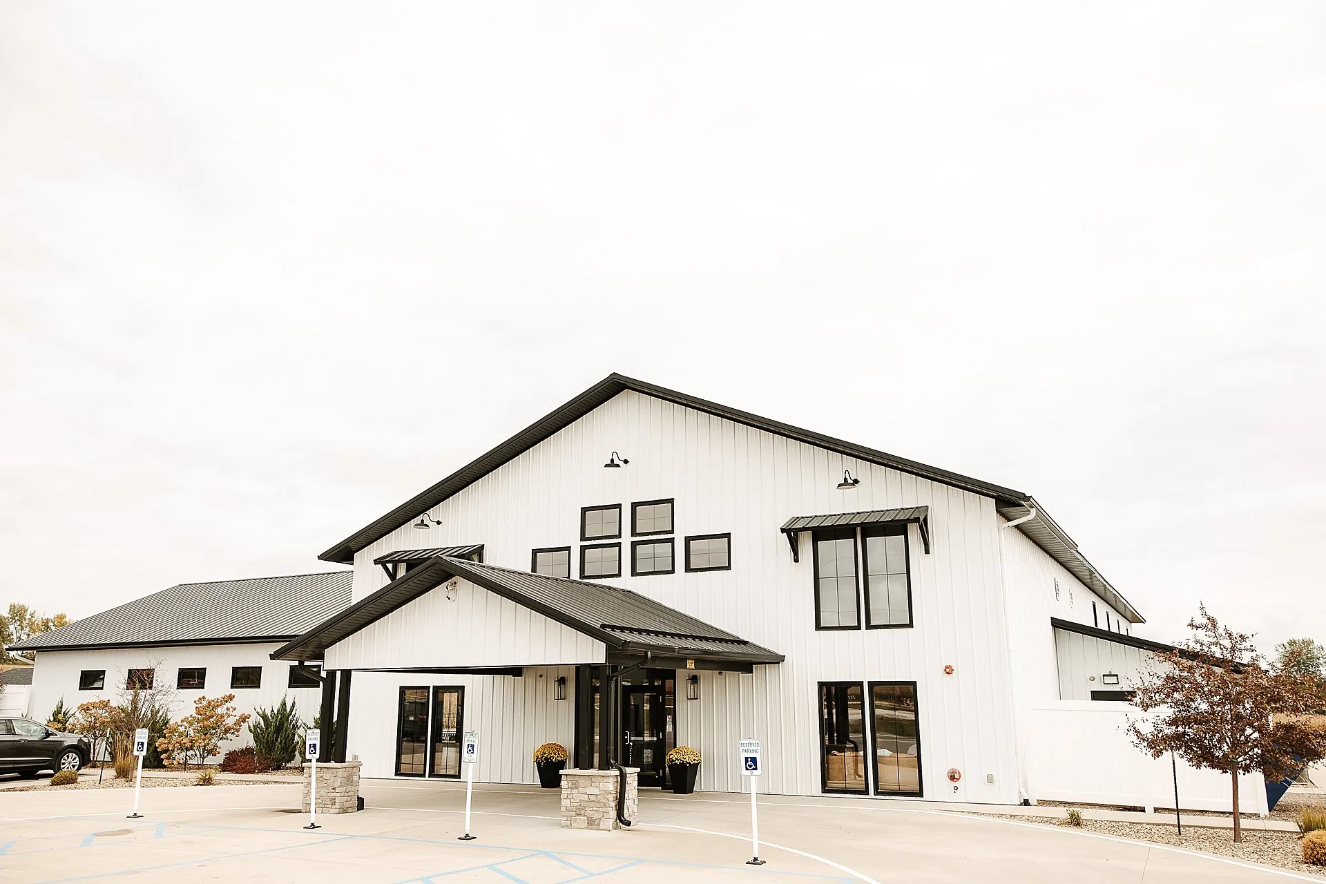 iowa-wedding-photographer-the-hidden-acre_0003.jpg