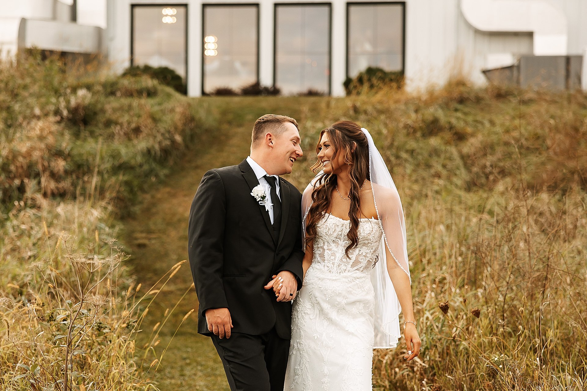 iowa-wedding-photographer-the-hidden-acre_0026.jpg