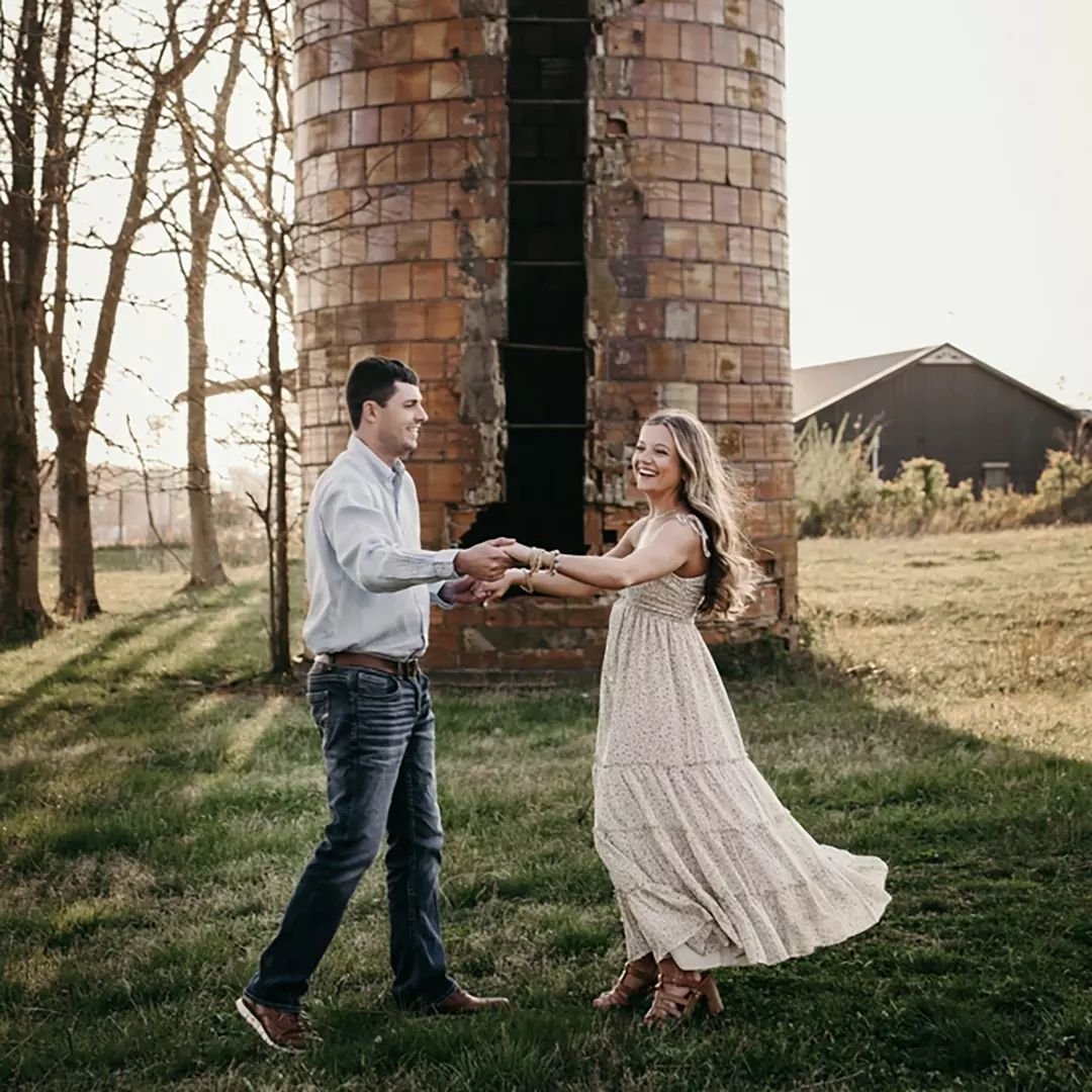 #estherbloomphoto #adventurephotographer #engaged  #shesaidyes #destinationphotographer #destinationengagment #goingtothechapel #adventureengagement