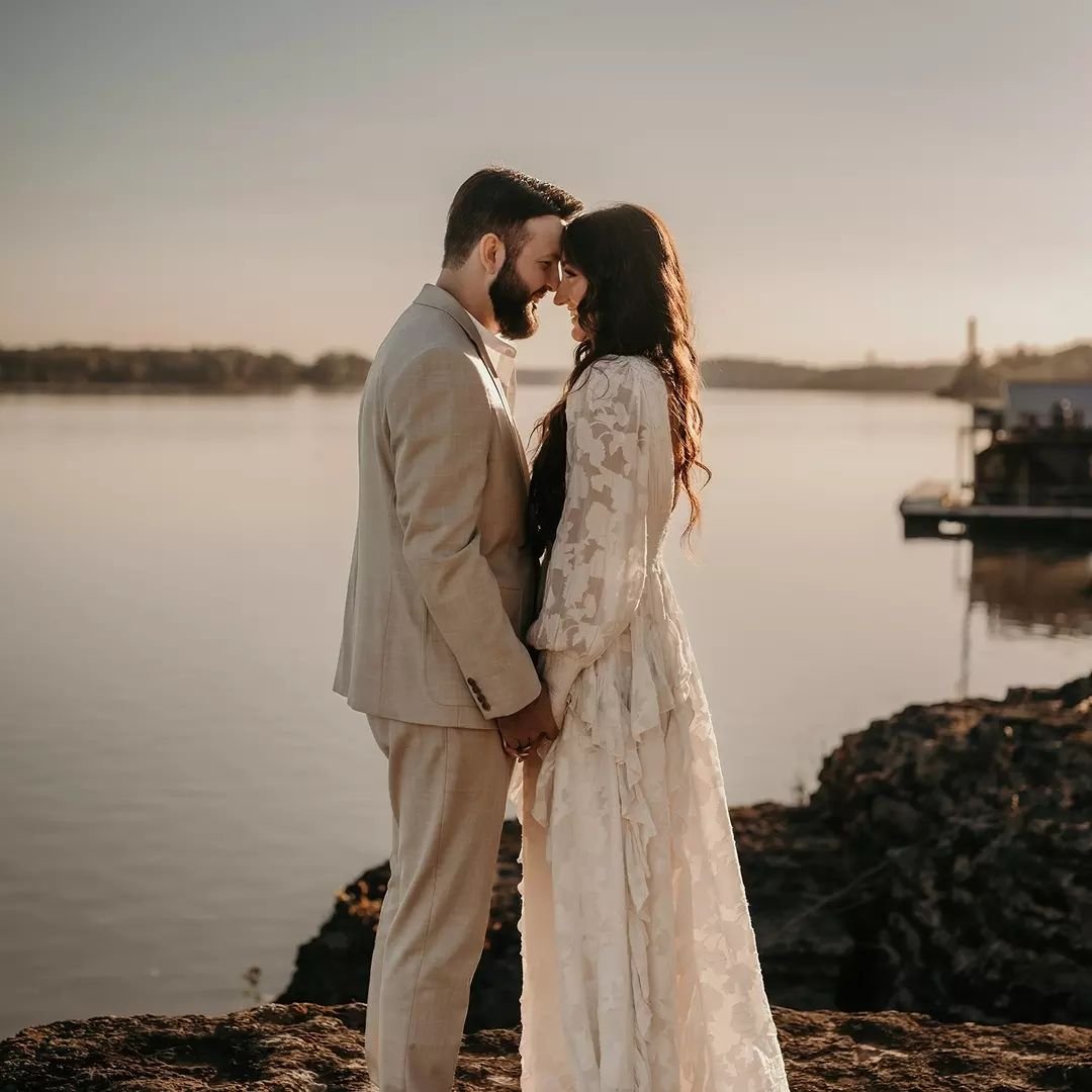 #estherbloomphoto #adventurephotographer #engaged  #shesaidyes #destinationphotographer #destinationengagment #goingtothechapel #adventureengagement #shawneenationalforest #elopeshawnee #ohioriver