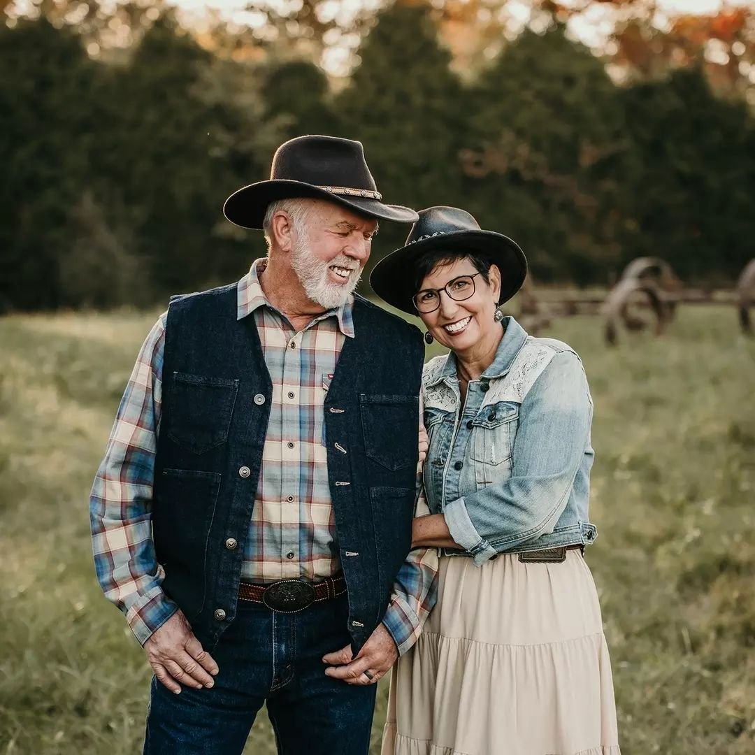 #estherbloomphoto #estherbloomphotography #southernillinoisfamilyphotographer #southernillinoisphotographer #storytelling #makemoments #liveunscripted #family  #portraits #countrylife #letthembekids