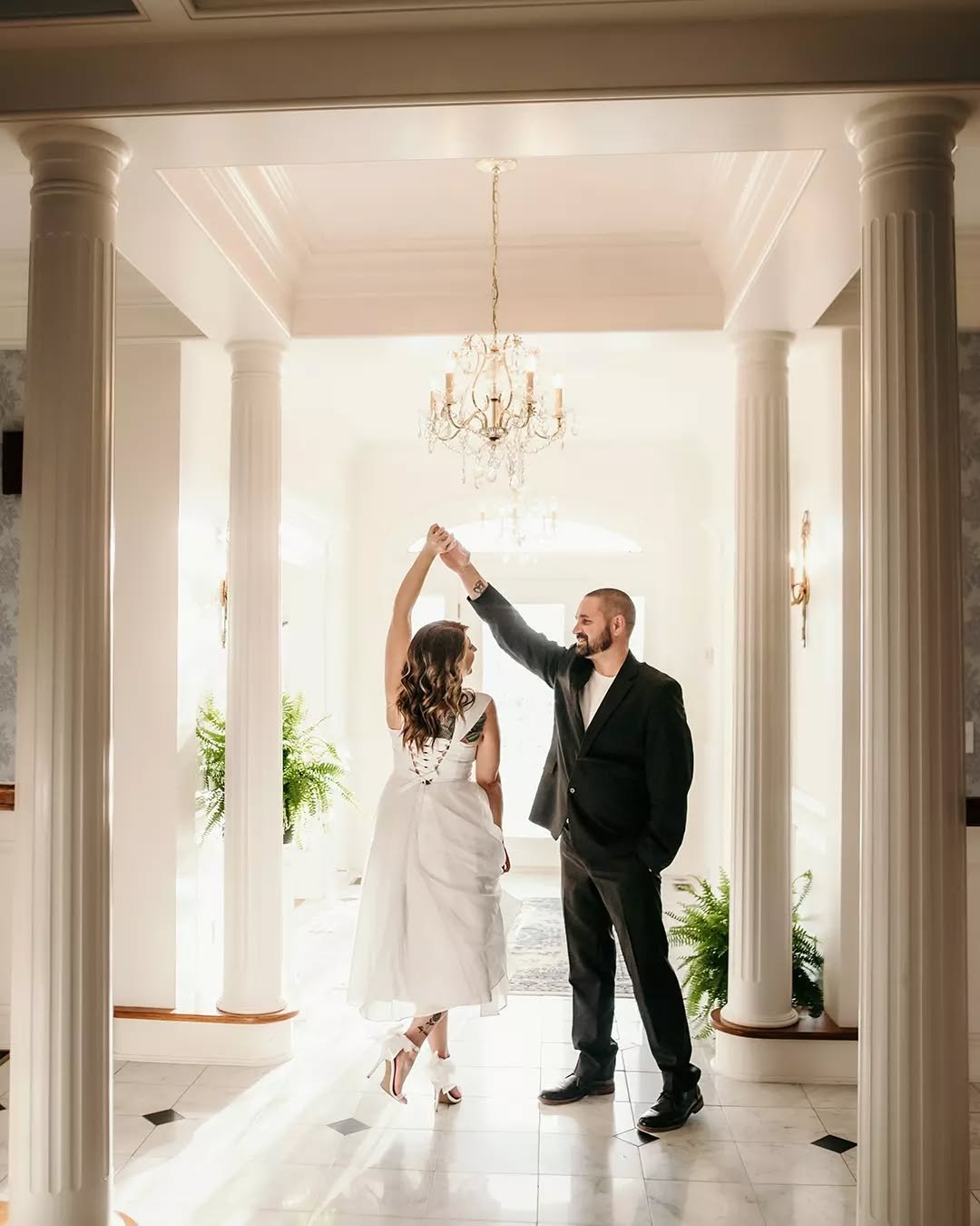 #estherbloomphoto #adventurephotographer #engaged  #shesaidyes #destinationphotographer #destinationengagment #goingtothechapel #adventureengagement