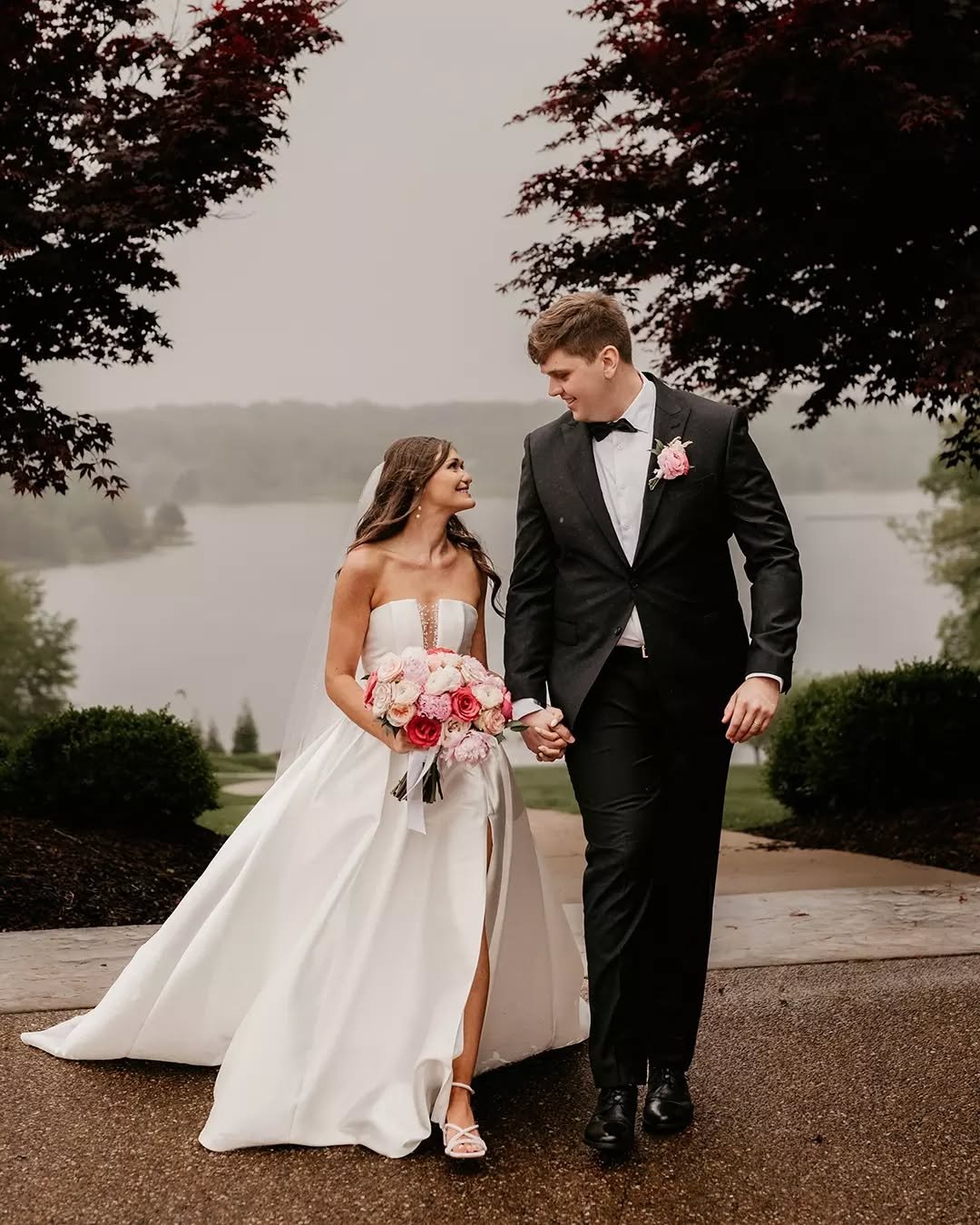 #estherbloomphoto #bloombride #estherbloomphotography #liveadventurously #elopementphotographer #theoutdoorbride #weddingvenue #bridesmaids #mowedding #stlwedding #innsbrookmo #innsbrookresort
