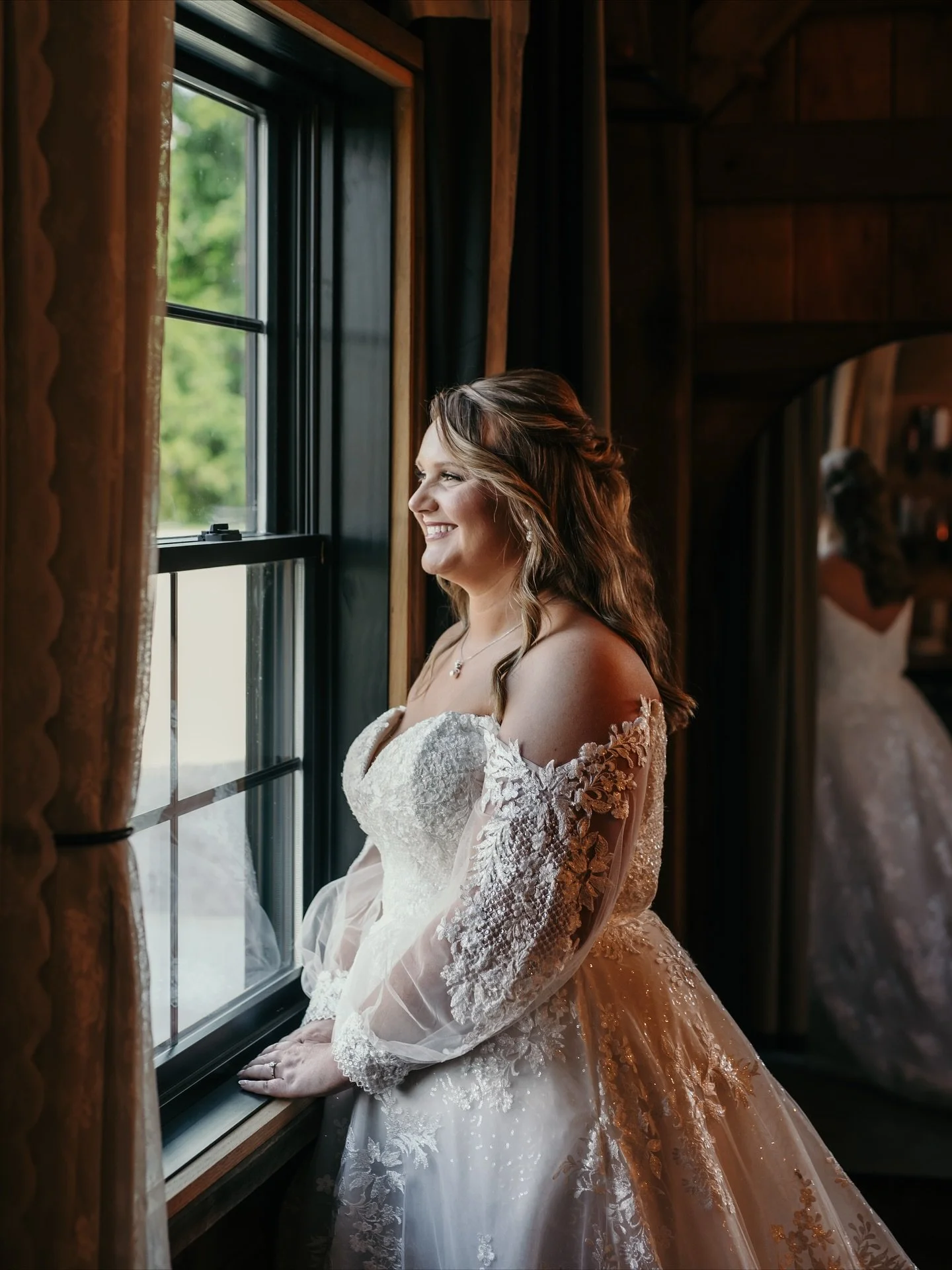 @samrae2 was the most stunning bride. Obsessed with these sleeves!!!