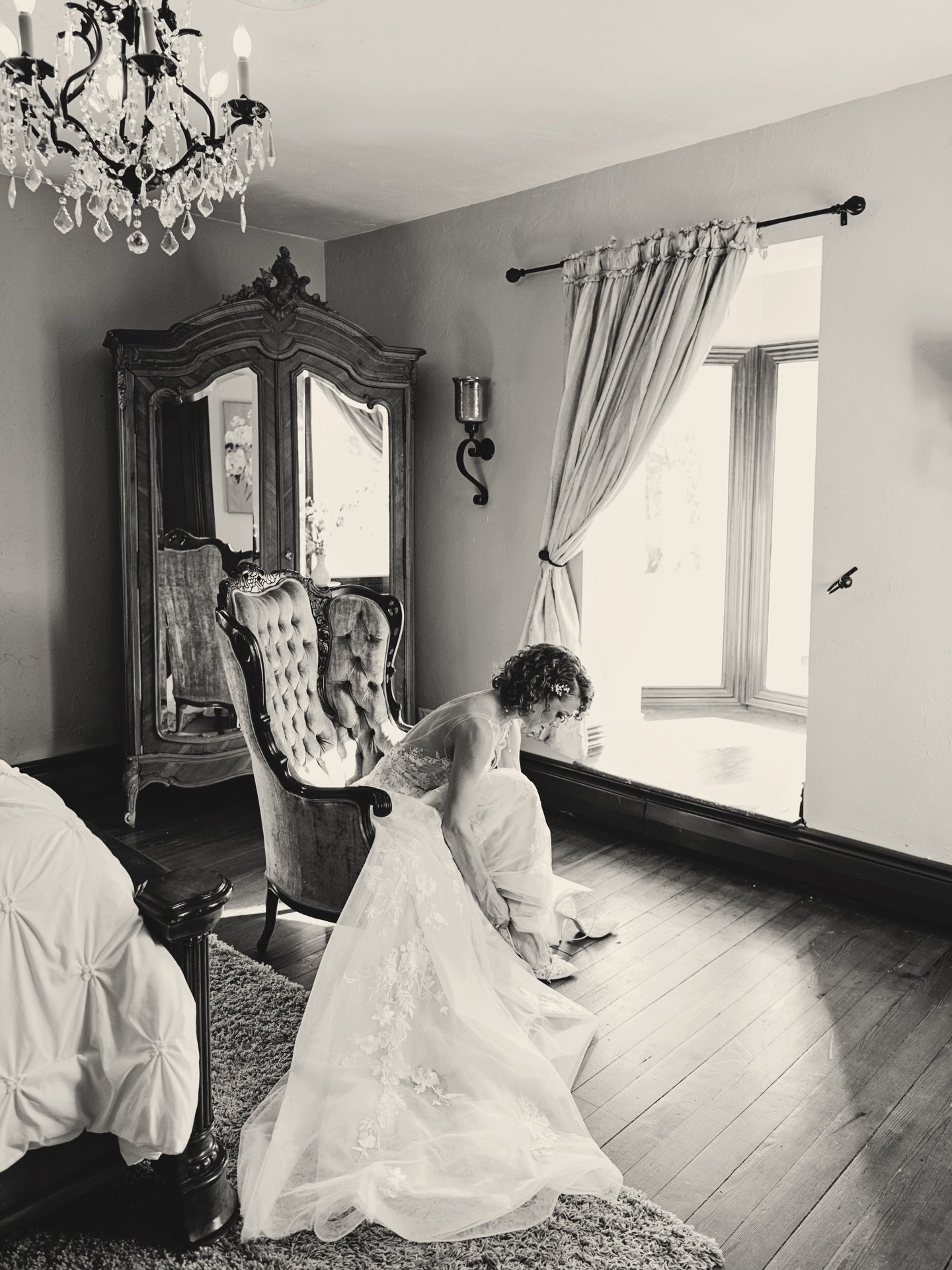 The quiet moments before the wedding always seem to be some of my favorites. No hate to big wedding parties&hellip;but the smaller weddings with less chaos are so intimate &amp; calming.