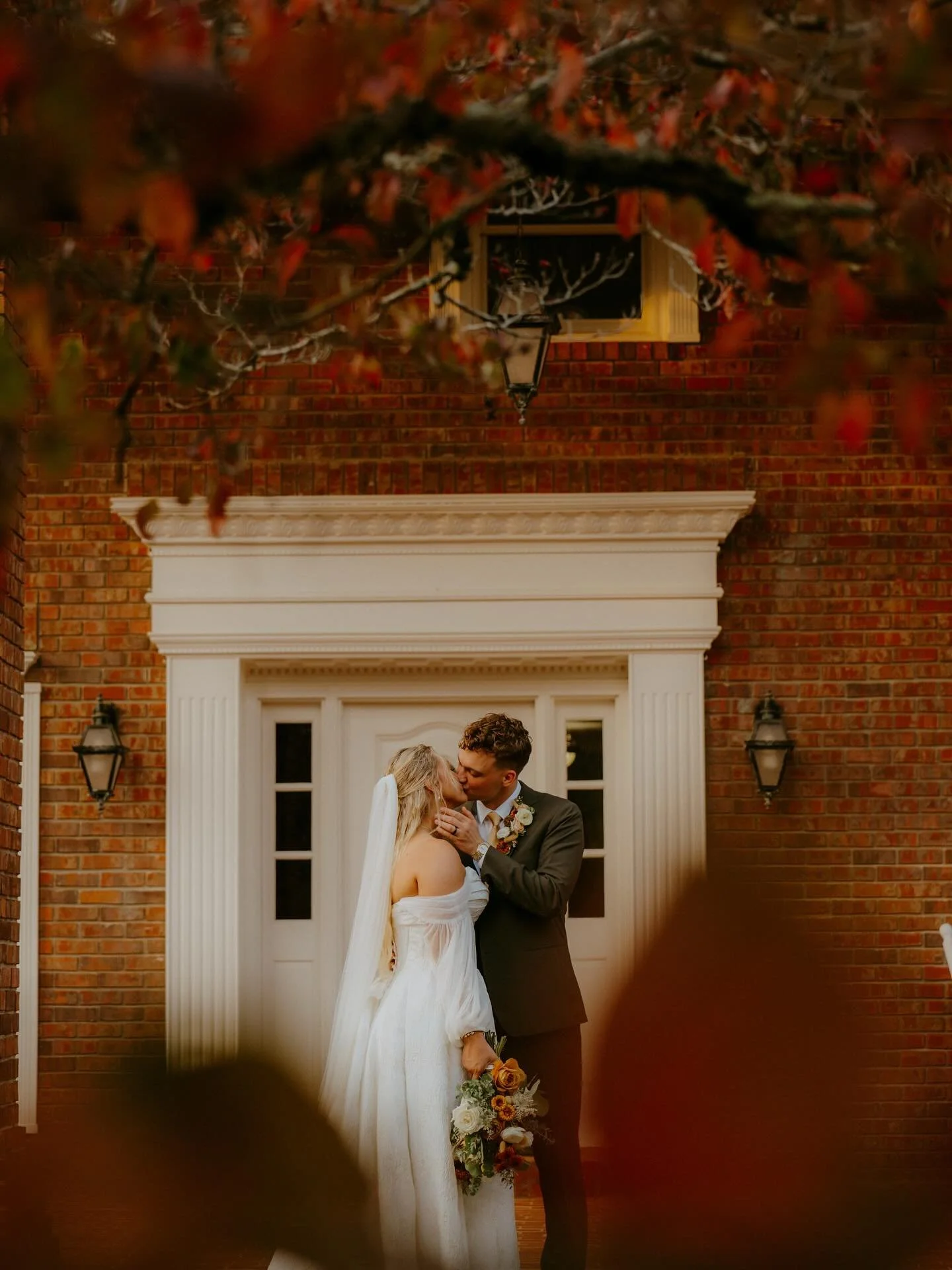 the blue ridge mountains, a georgia sunset, and two of the sweetest souls. a wedding day from my dreams! 🤍 biggest congrats to Jordyn + Chris ✨