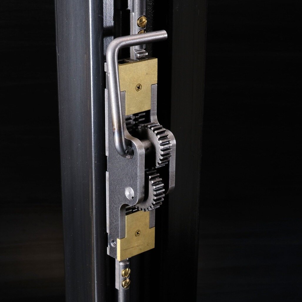 The Studio Cortez Gear Cremone.

A little piece of mechanical satisfaction designed to make you stand in front of the door, latching and unlatching it over and over again just because you can.

#studiocortez #architecturaldesign #hardware #hardwarede