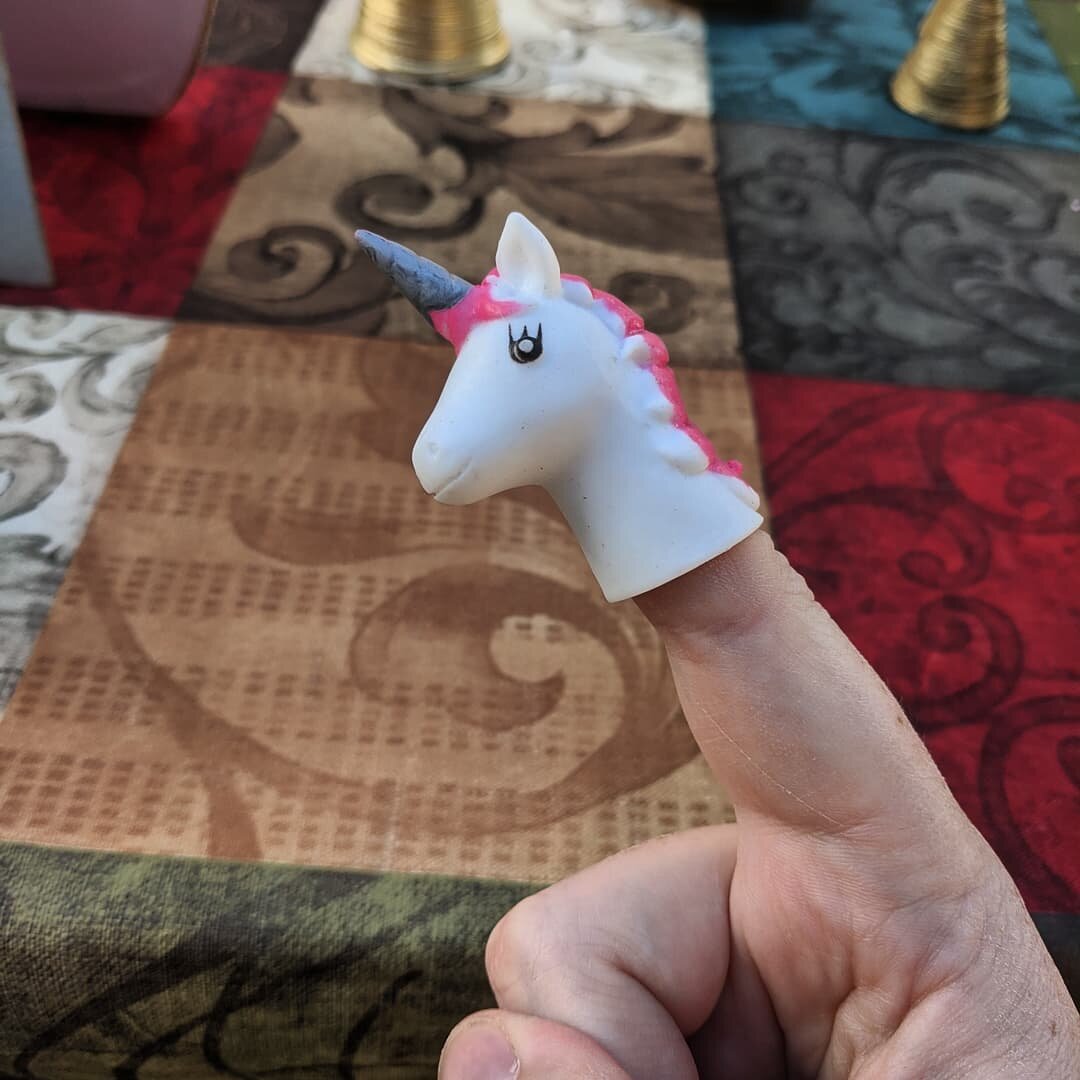 I had so much fun at I heart Olympia fest today! Somebody gave me a fun little unicorn finger guy cuz of my pride flag! And I can't thank @alwaysbelilith  enough for being my savior by bringing me iced coffee!! Thank you so much Jac!!