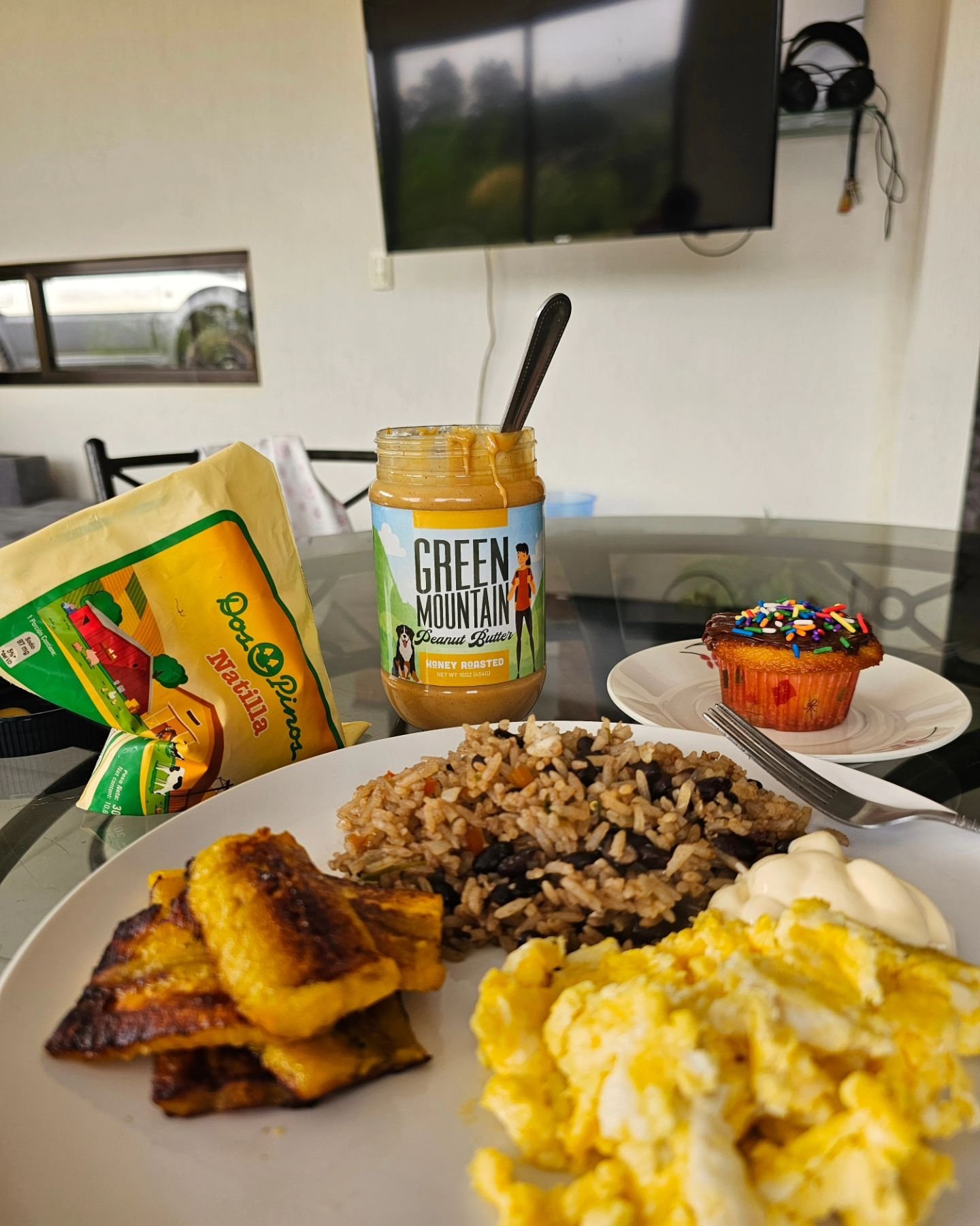 This is how spring break looks like at Green Mountain Peanut Butter 🥜 ❤️ 🇨🇷 Family time 💕 We will be back this week with more peanut butter and new flavors! Stay tuned! Happy Spring! ✨️🌼🌺