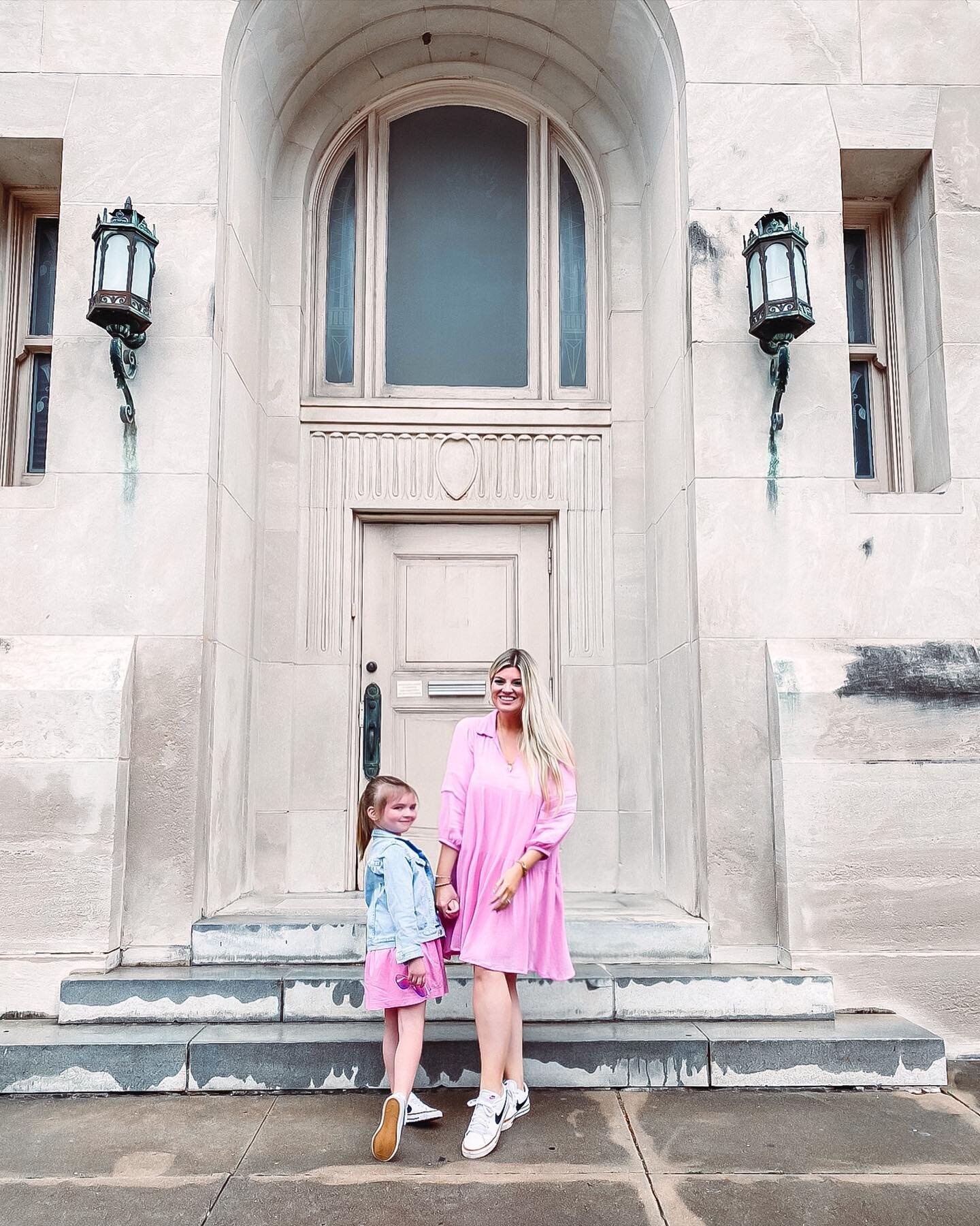 Me &amp; my girlfriend 💕

On a rainy Monday we wandered a little in downtown Galveston. We stopped at the aquarium, saw cute shops, did fun poses with some wall murals, and ate at a great cafe! 

Chloe&rsquo;s dress is @hm @hm_kids 
Mine is @blushbu