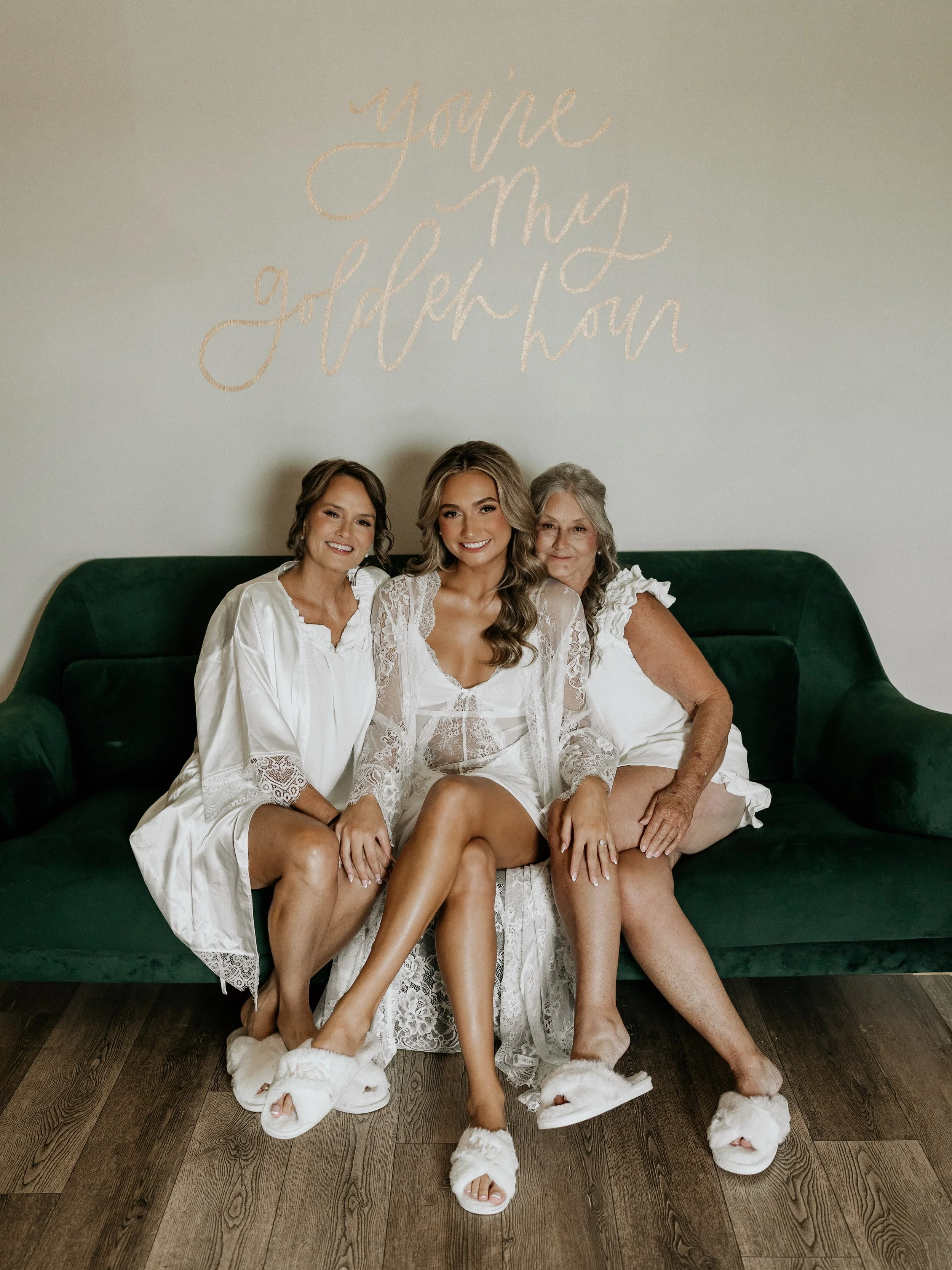 There is nothing quite like the energy of a bridal suite on a wedding morning, especially one filled with glowing natural light and the people who have loved you into this very moment. 🥂⁣
⁣
Photography:⁣ @jfitzphotographyy 
Gown:⁣ @asherlanebridalsh