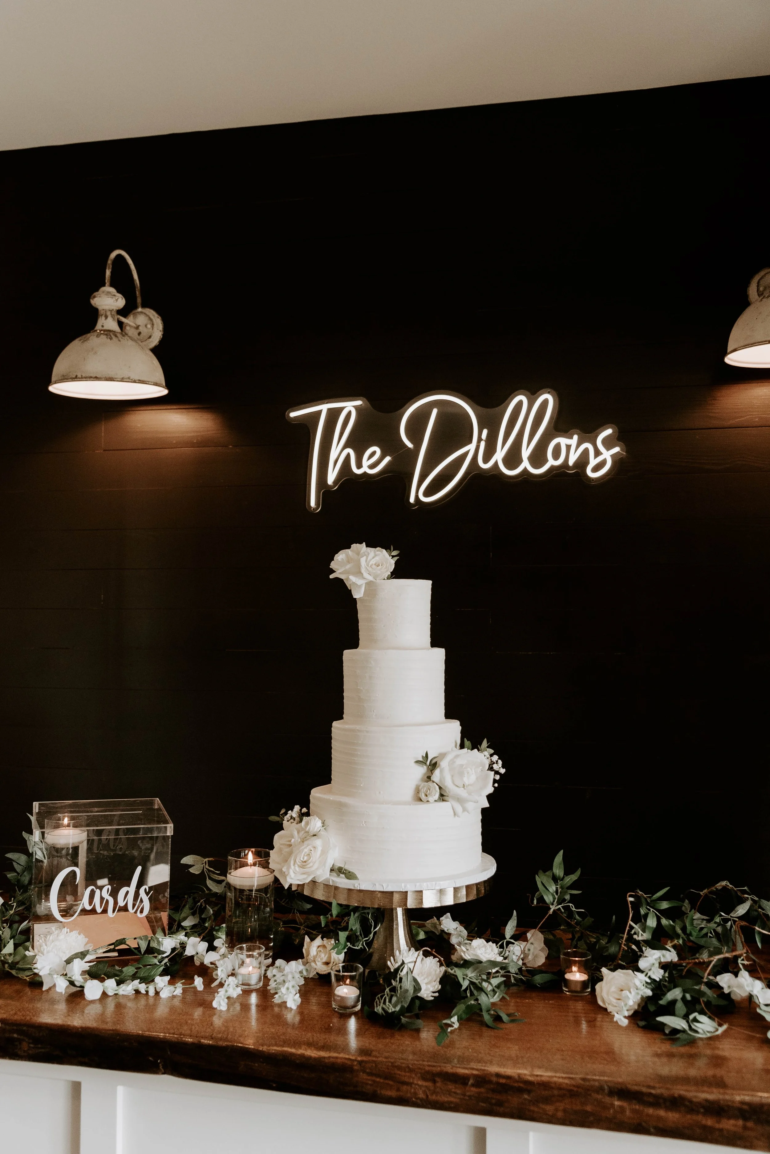 Elegant wedding cake