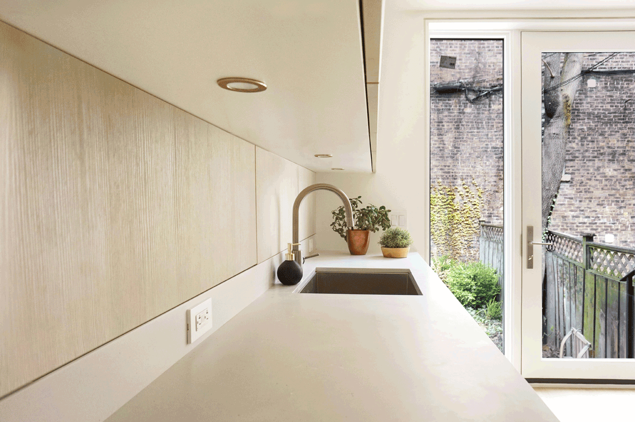 MINIMAL KITCHEN, MAXIMUM STORAGE