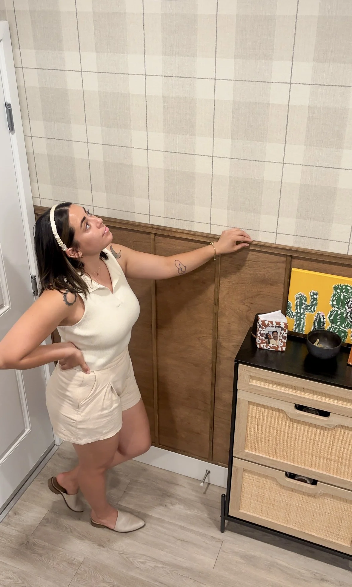 Rental-Friendly Entryway Makeover with Wainscoting + Peel-and-Stick Wallpaper