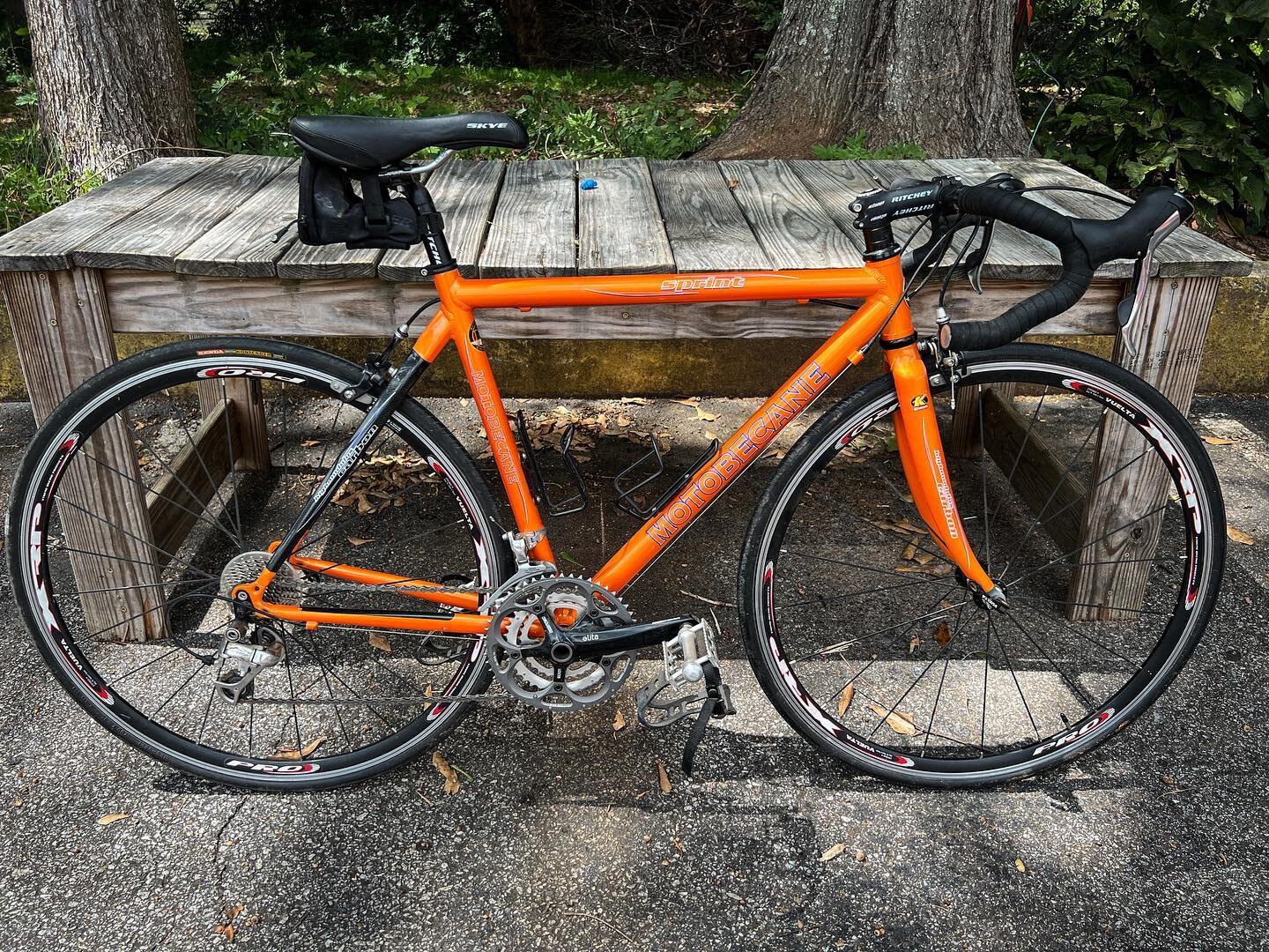 Love it when new consignors bring in gear while we&rsquo;re set up! Got this Motobecane whip and Trek townie with some awesome off road patina now up for grabs! We&rsquo;re in Oakhurst at @sceptrebeer for the rest of the afternoon! #consignwithus #mo