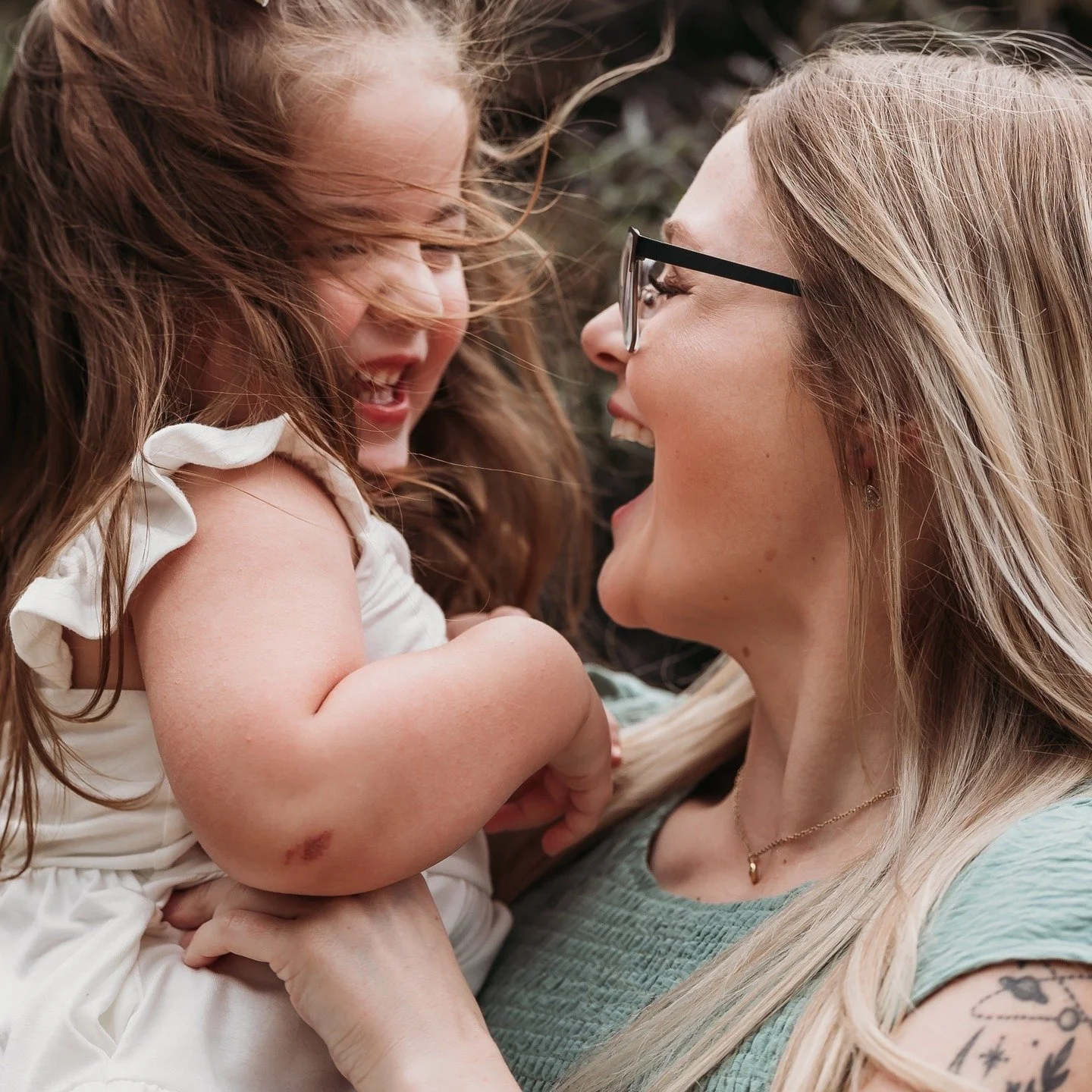 Y&rsquo;all!! It&rsquo;s warming up out there, and the wildflowers are all over the place. After all this rain, everything is looking extra lush and green. It&rsquo;s the perfect time to get outside for updated family photos.

Evenings are getting lo