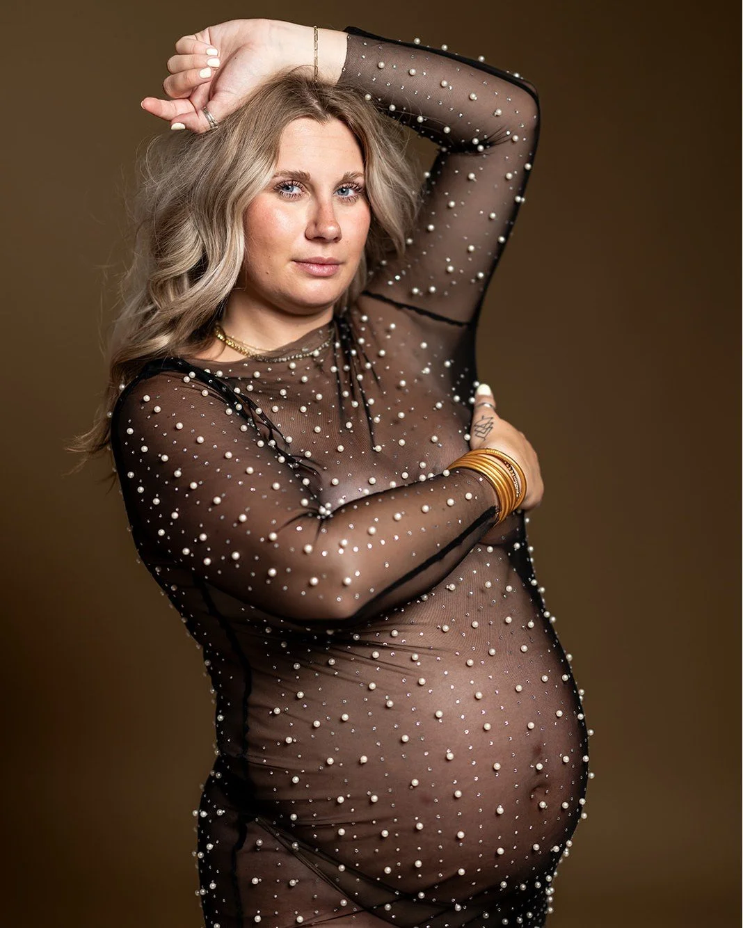 Here is a little sneak peek at something I have been working on. I offer a studio closet for maternity clients with a variety of dresses to choose from, so you can show up and feel beautiful. I worked with this AMAZING model named Brooke, and she was