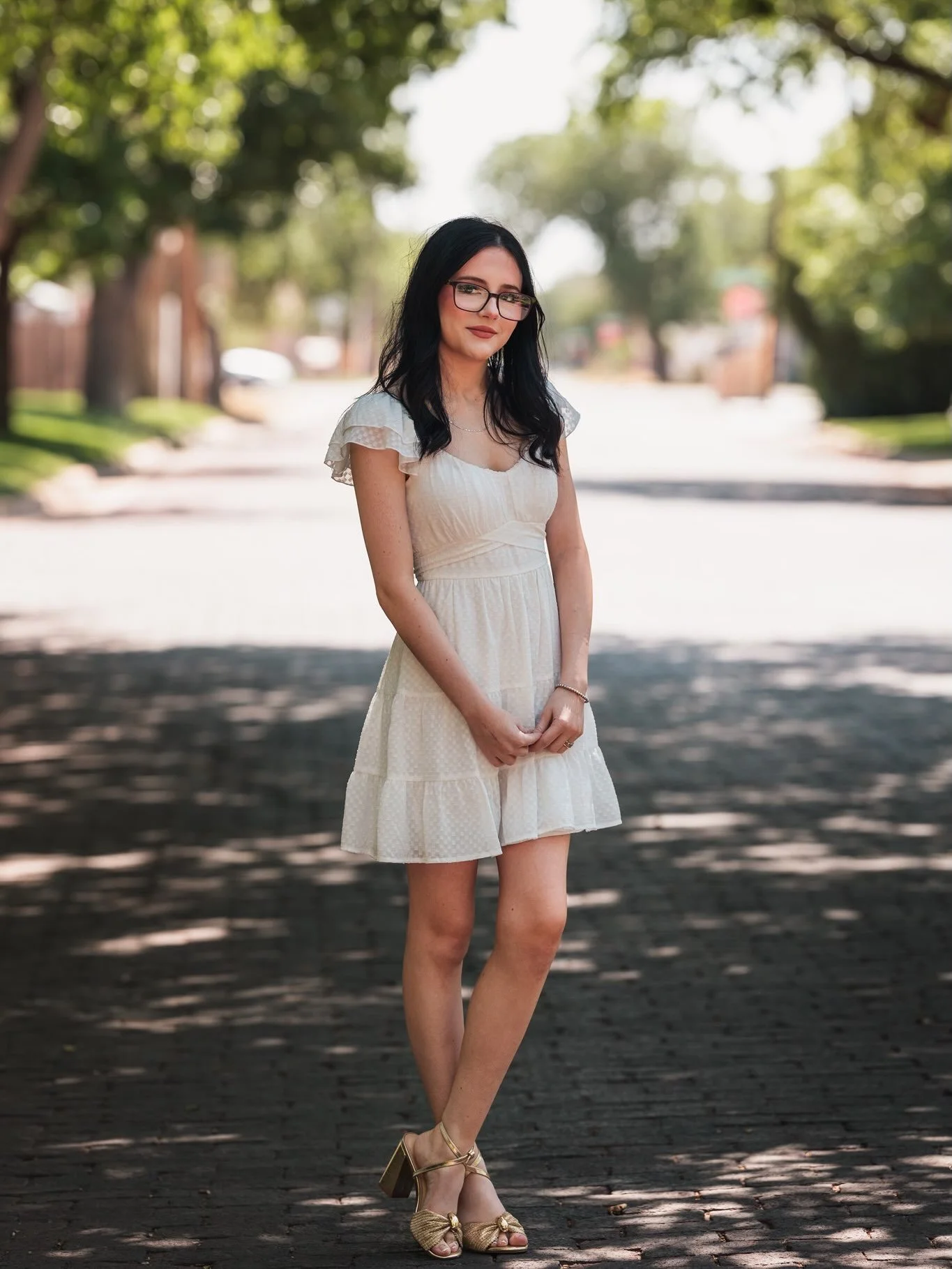 Happy Monday! I am happy to say we are heading into the first week of school, and I am loving getting back into the routine.

As we head into the first full week of school, I wanted to celebrate by sharing a senior session from last school year. 

I 