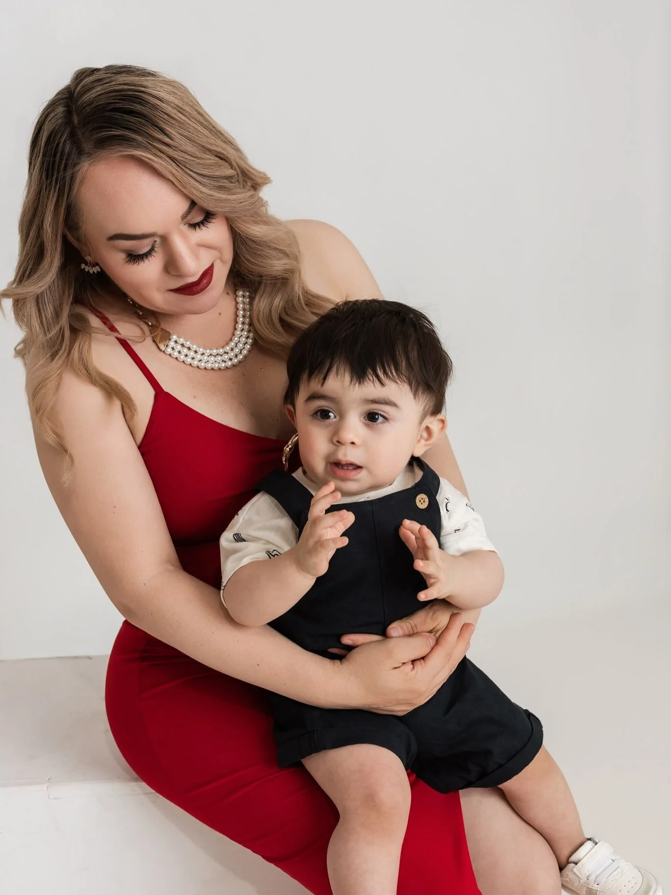 Language barriers can feel a little intimidating, but true connection always speaks louder than perfect grammar.

I saw a post from someone in a local group searching for a Spanish-speaking photographer, and it really stayed with me.

To be completel