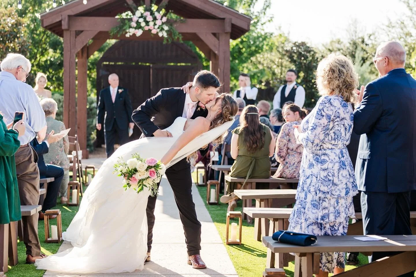 The Life of a Wedding Venue, getting to see beautiful wedding such as theirs 💚🤍

Photo: @jamiehuffmanphotography
