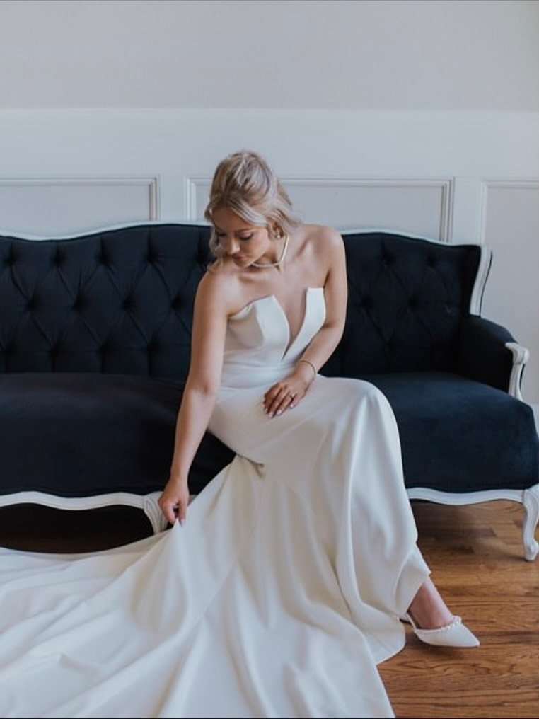 Did you know The Melissa Barn has a bridal suite for the bride and her party? Come stop by for a tour to check it out yourself! 
Photo: @kaitlinmichelephoto