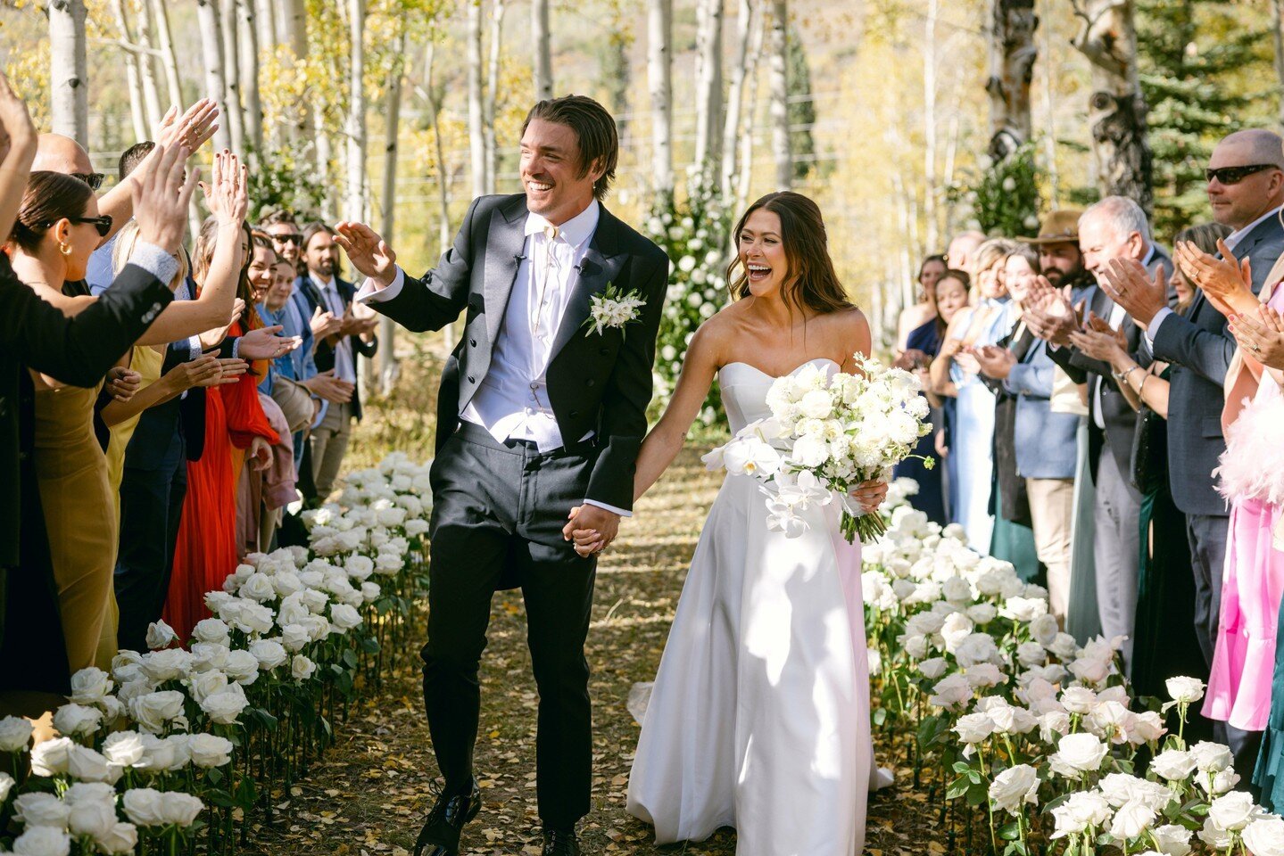 In case you were wondering, runway aisle roses are definitely a good idea. 

Photographer: @carterrose
Planner: @milkglassproductions
Venue: @beyulretreat

#coloradowedding #basaltwedding #aspenwedding #luxurywedding #luxuryweddingfloral #whiteweddin