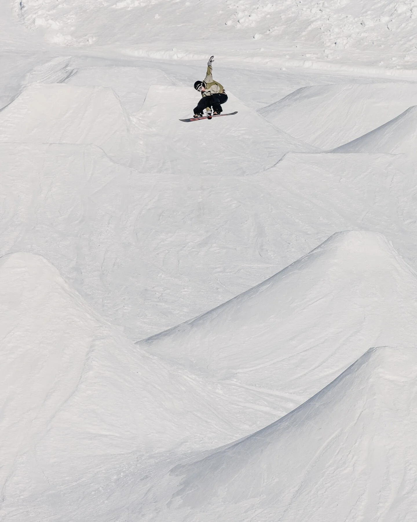 The 2024 Field Test results from @interludesnowshow are live, revealing some notable stand-out rankings for @nitro_snowboards including:
- The Team Pro taking home dual titles of 2nd Best Board overall and Best All Mountain Board
- The Al