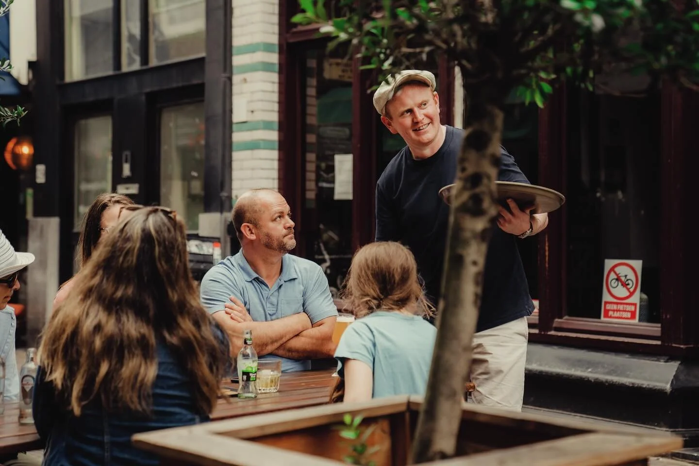 Take a midweek break with us at Sixpence Public House! Bring the whole family and enjoy our friendly service, quality food, and refreshing drinks. We&rsquo;re here to make your week a little brighter! See you later 🍽️🍻 

#MidweekTreat #FamilyTime #