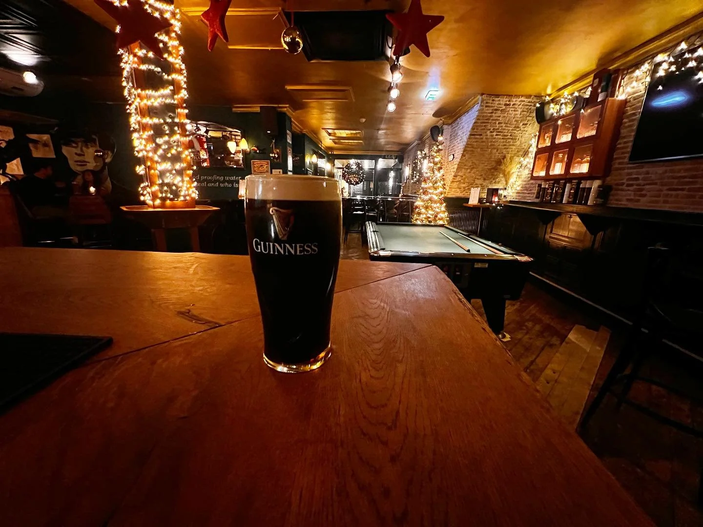 Embracing the Irish spirit on this Thursday night in The Hague's coziest pub 🍀🍺Christmas lights, laughter, and a pint of good times &ndash; join us for a taste of Ireland right here in the heart of The Hague! #IrishNights 
.
.
.
#irishpub #thehague