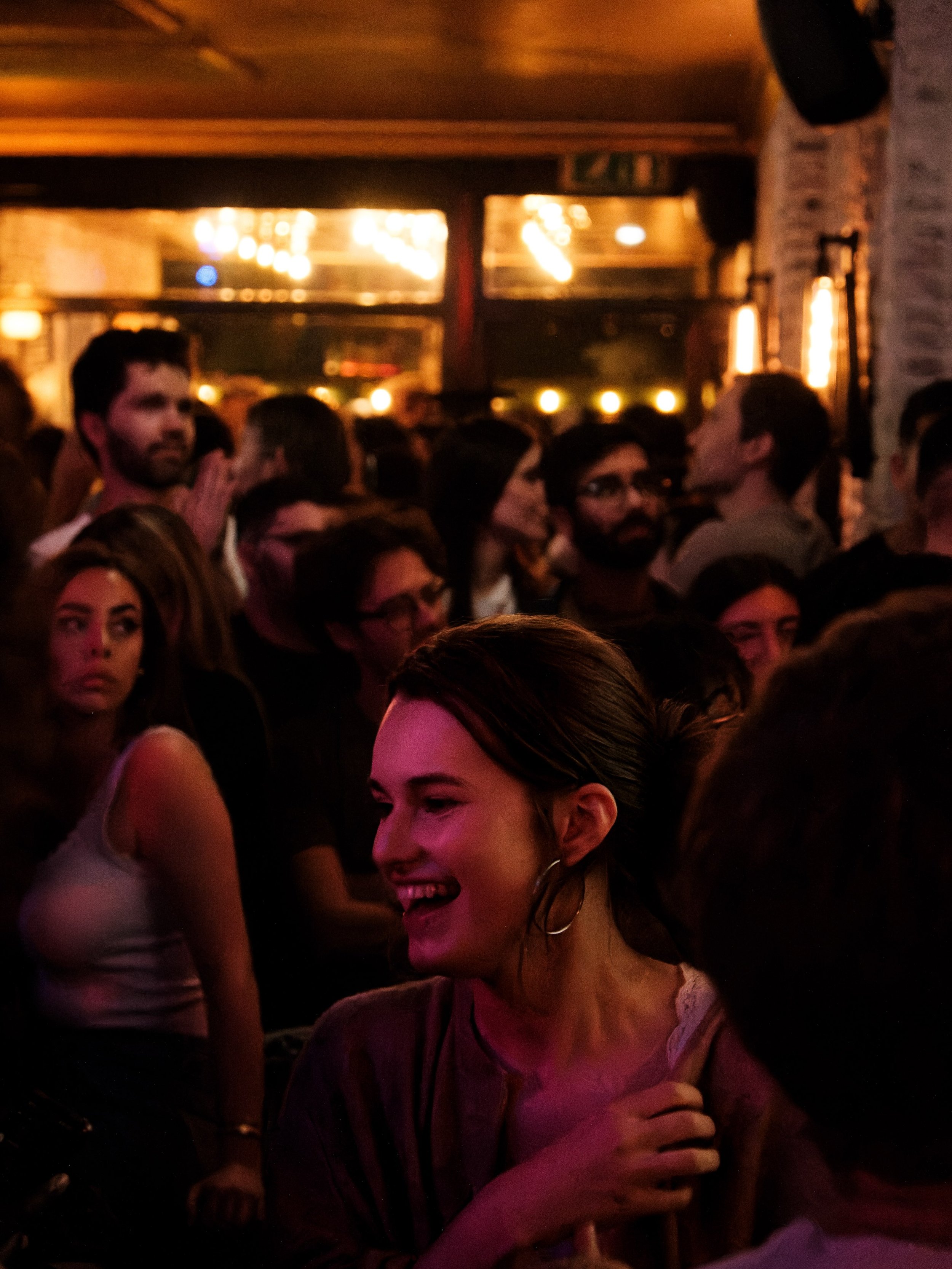 This is what Fridays are supposed to look like.

Full house. Good music. Cold pints.
See you tonight.

Sixpence Public House 🍻
Open from 14:00.

#SixpencePublicHouse #TheHague #FridayNight #irishpub