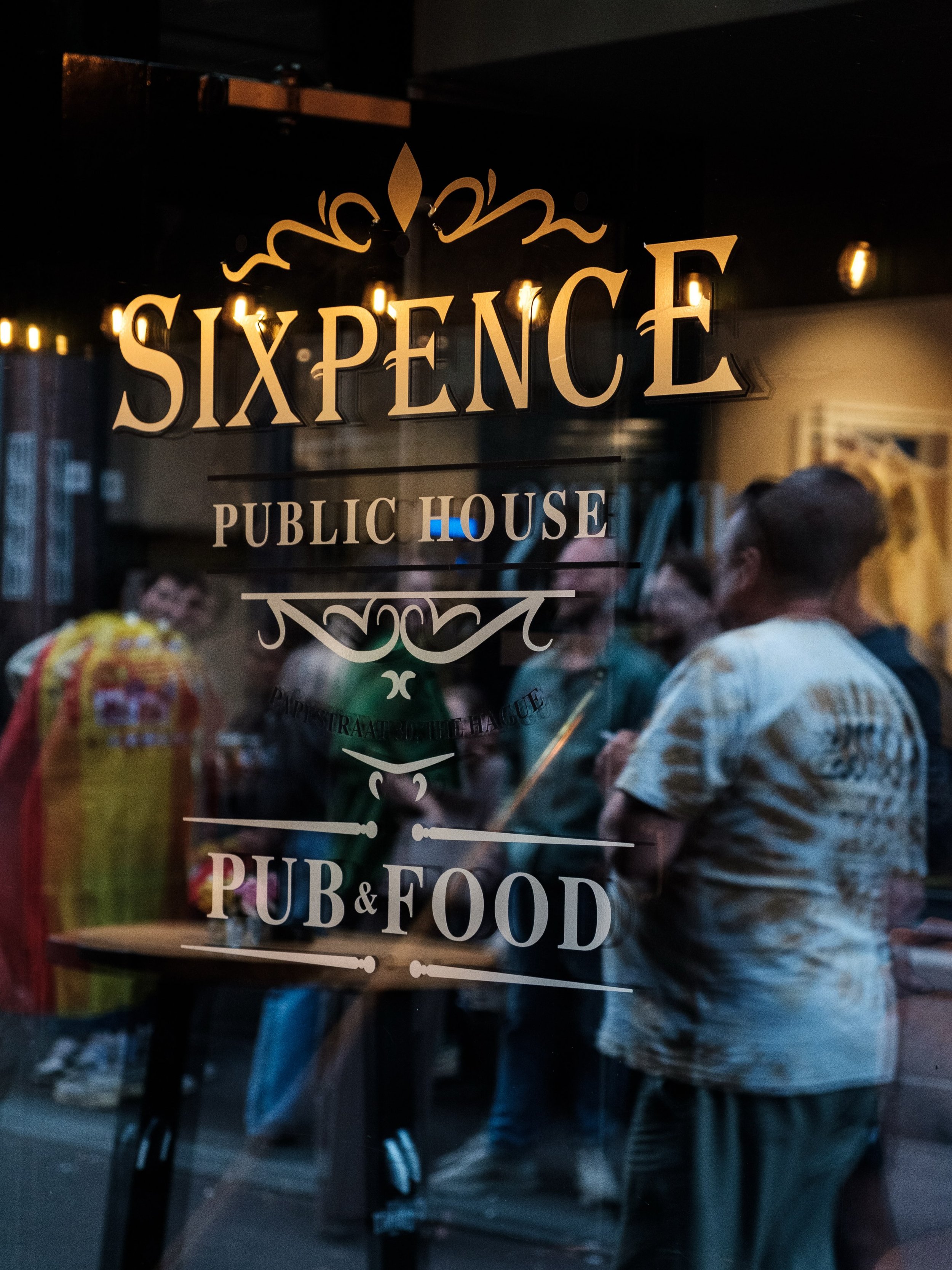 Tuesday nights, done properly. 🍻

Good company, a few drinks, no need to wait for the weekend.

See you from 16:00.

#SixpencePublicHouse #TheHague #TuesdayDrinks