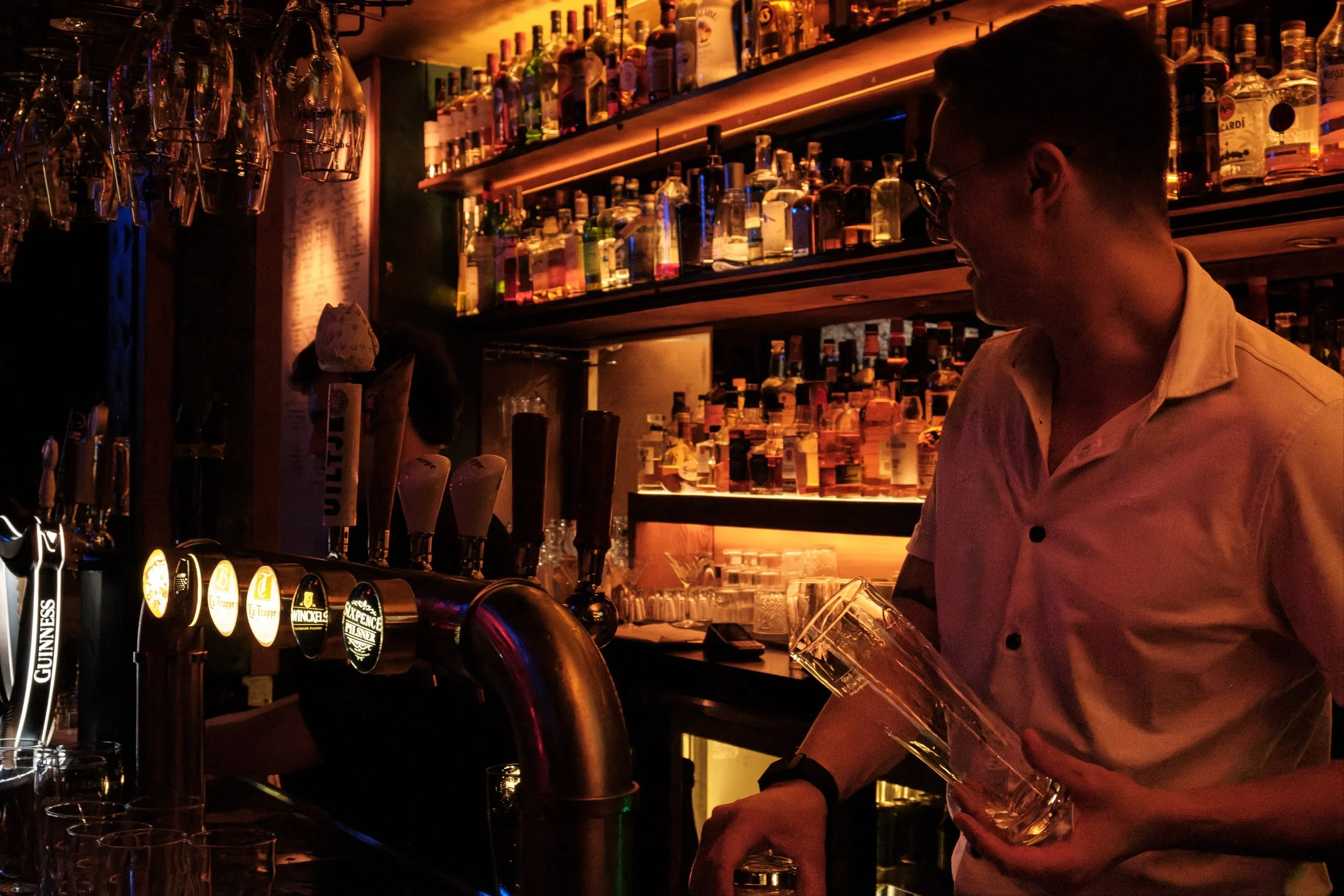 Friday starts here.

Cold pints. Kitchen on. Music up.

Come in for one after work.
We&rsquo;ll see how that goes.

🍺 Sixpence Public House