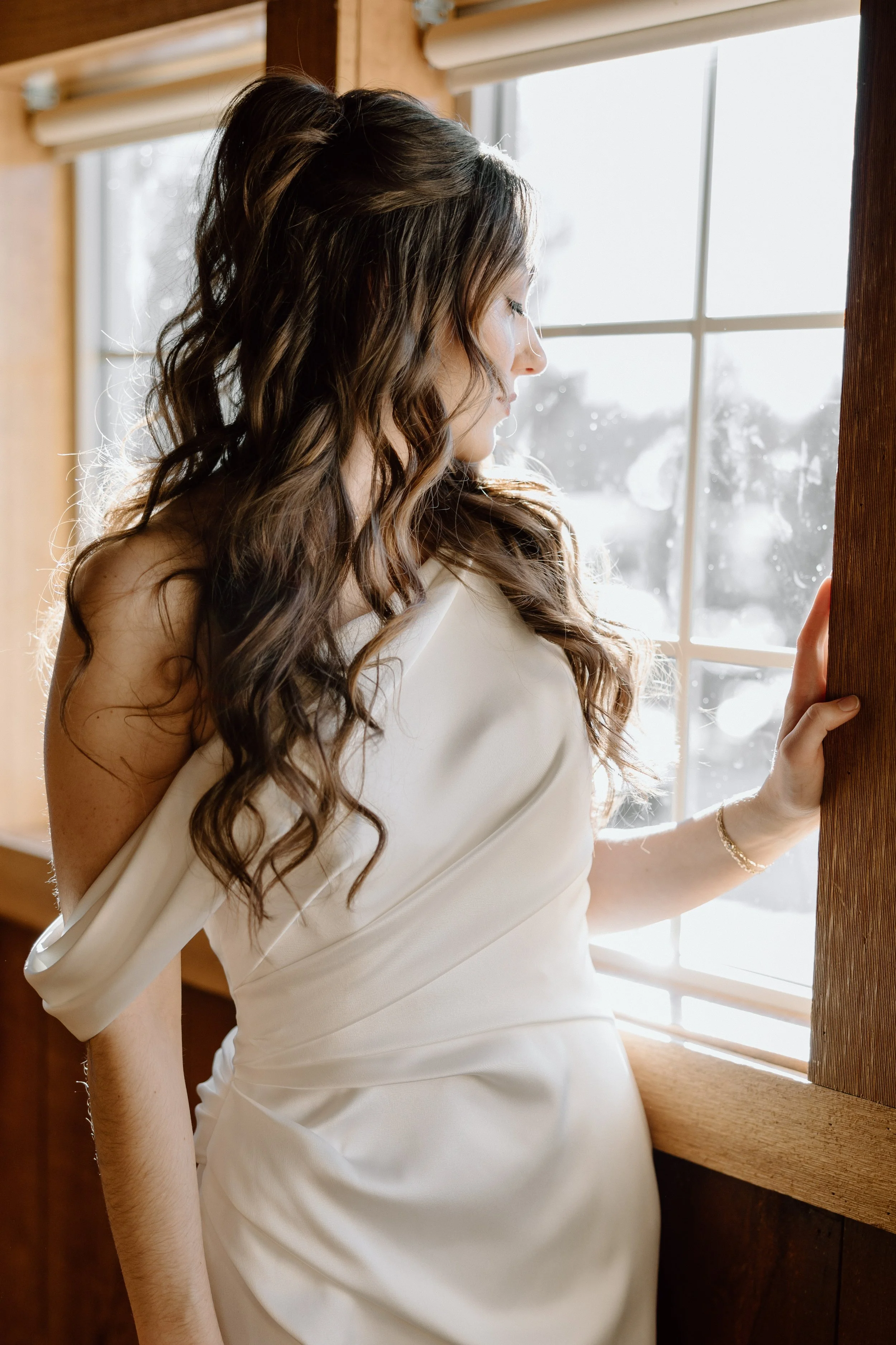 EMILY B. PHOTO CO. -- Bend Oregon Wedding Photographer -- Sunriver Resort -- Winter Romance Styled Shoot -- BRIDALS-15.jpg