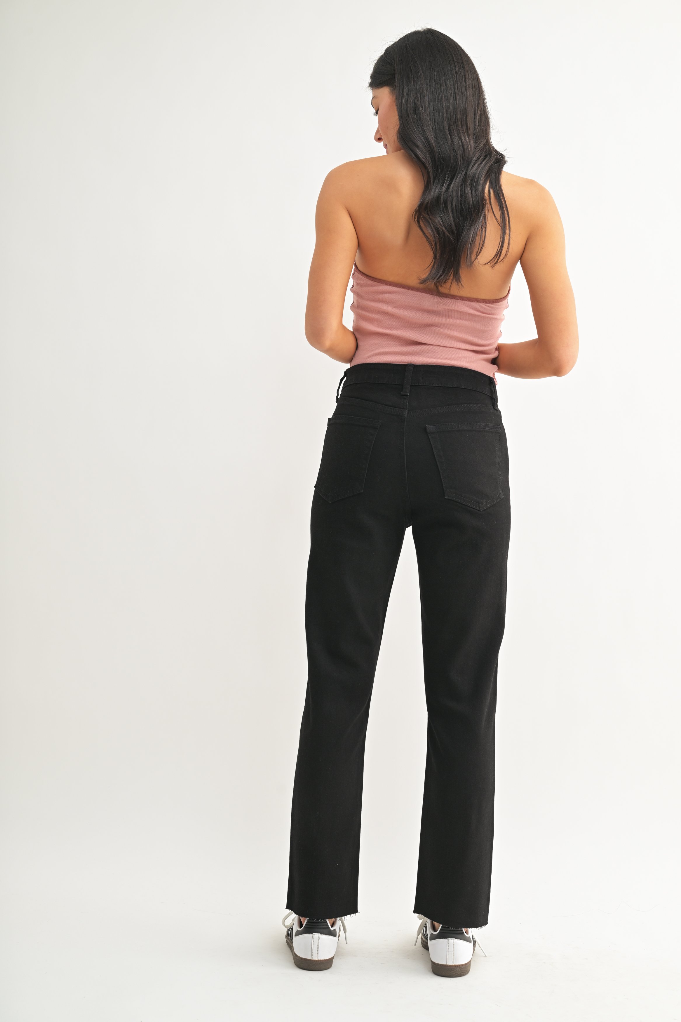 DP524_BLACK_C1.jpg