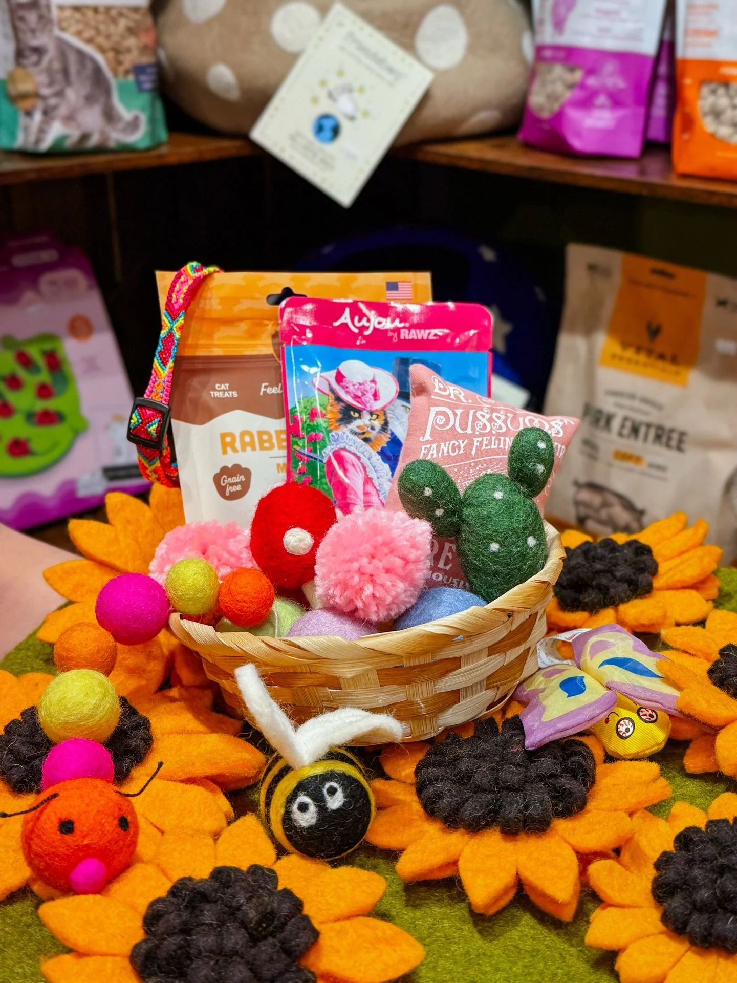 Kitties matter too! We heard your request and designed a cat Easter basket. Dogs shouldn&rsquo;t get to have all the fun ✨🐱

Filled with fun little goodies your cat will love, it&rsquo;s a cute way to celebrate Easter with your favorite feline. Stop