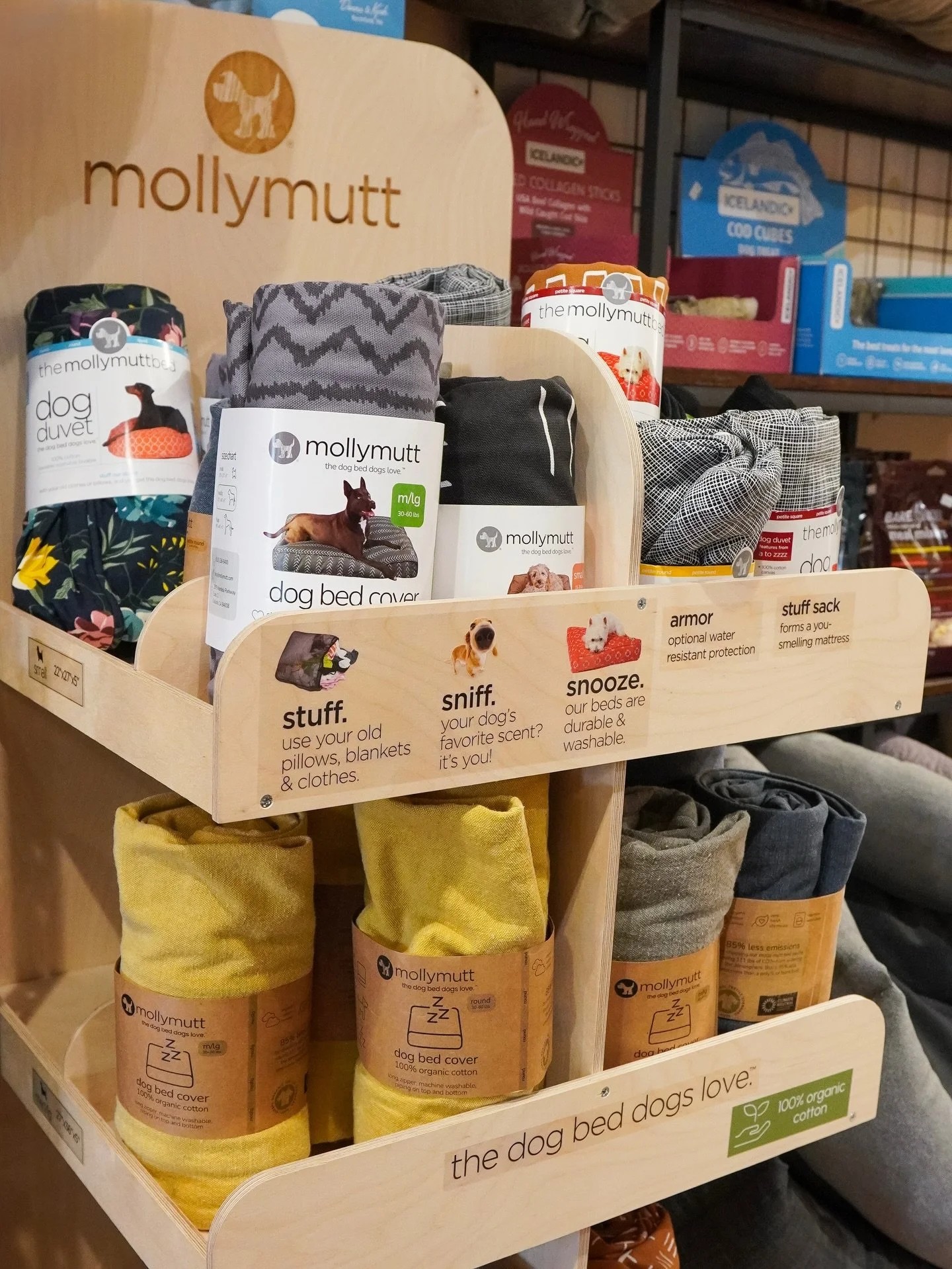 Warm weather means more outdoor adventures&hellip; and dirtier dogs. 🐾🌲 That&rsquo;s why we love Molly Mutt dog beds. The removable cover is easy to wash, making it simple to keep your dog&rsquo;s bed fresh, clean, and ready for the next adventure.