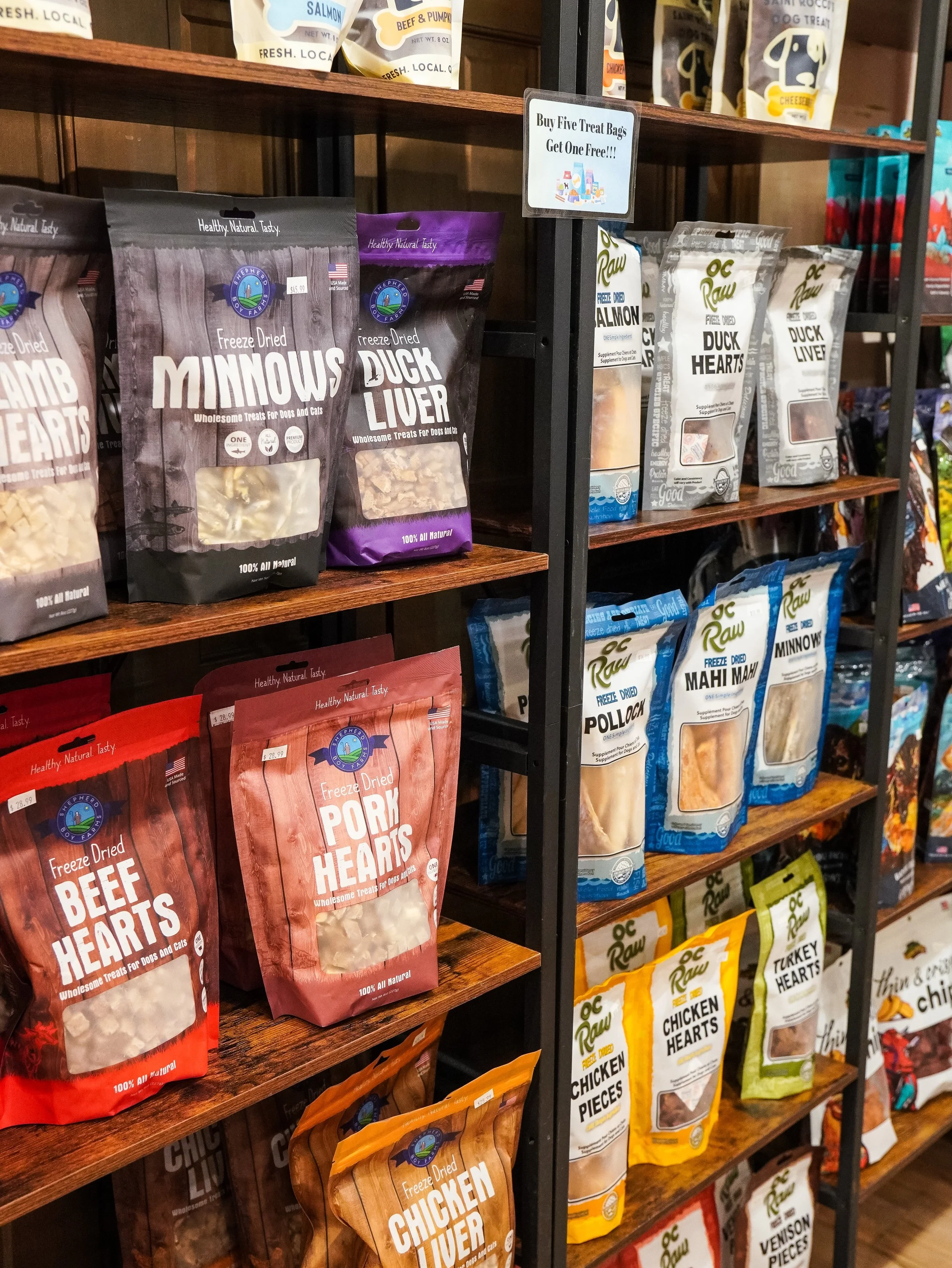What treat makes your dog or cat act like they&rsquo;ve never been fed a day in their life? 🐾
.
.
.
#hendersonvillenc #dogsofinstagram #catsofinstagram #treattime