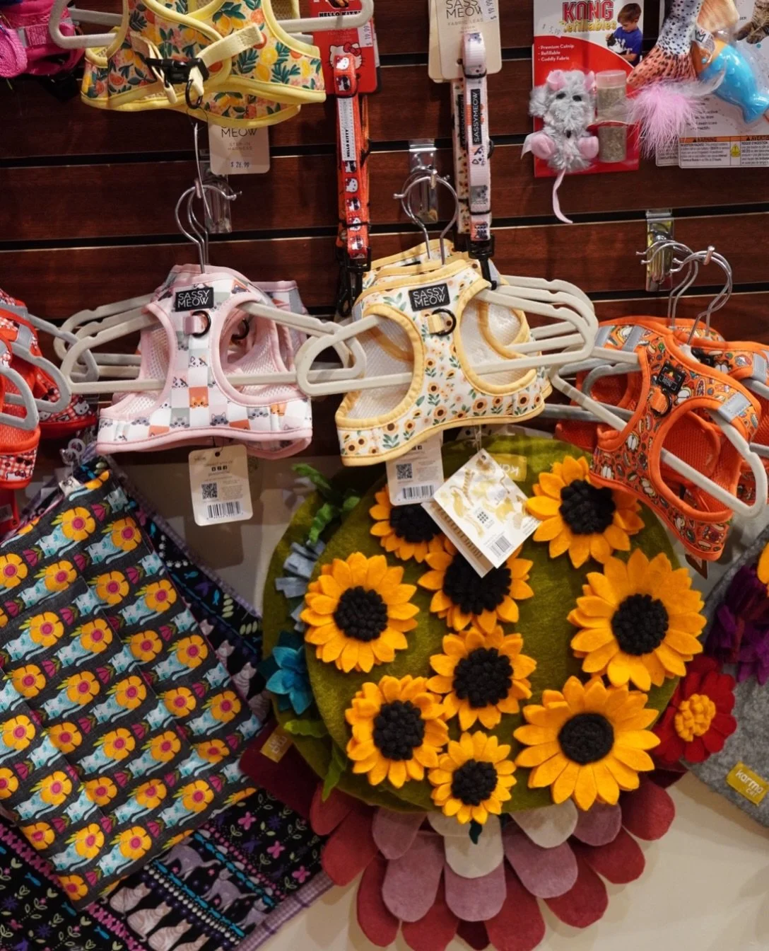 Of course your kitty needs a sunflower snuffle mat AND a matching sunflower harness. Duh. 🌻✨