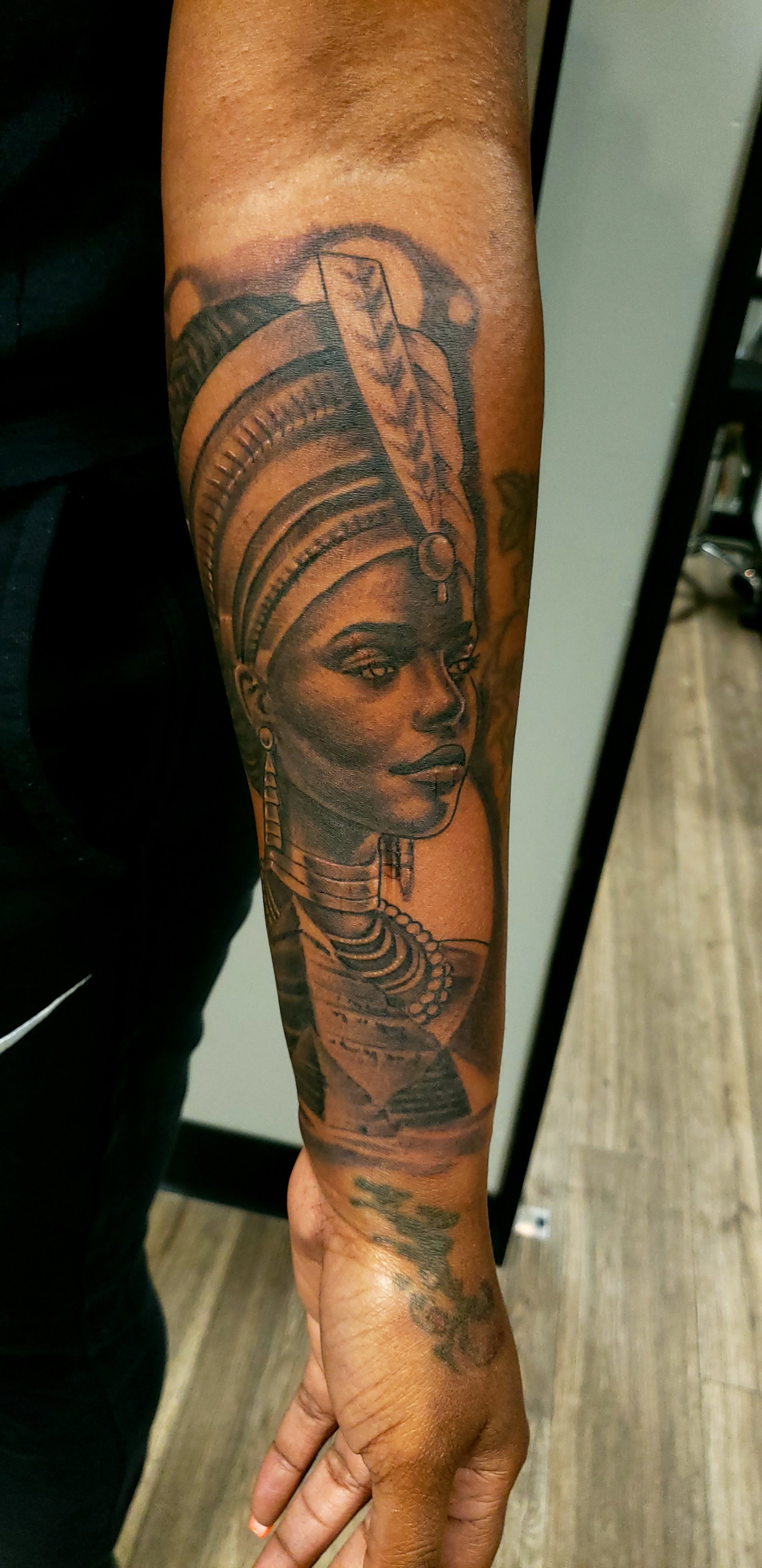African Queen Crown Tattoo | surprizeflori.md