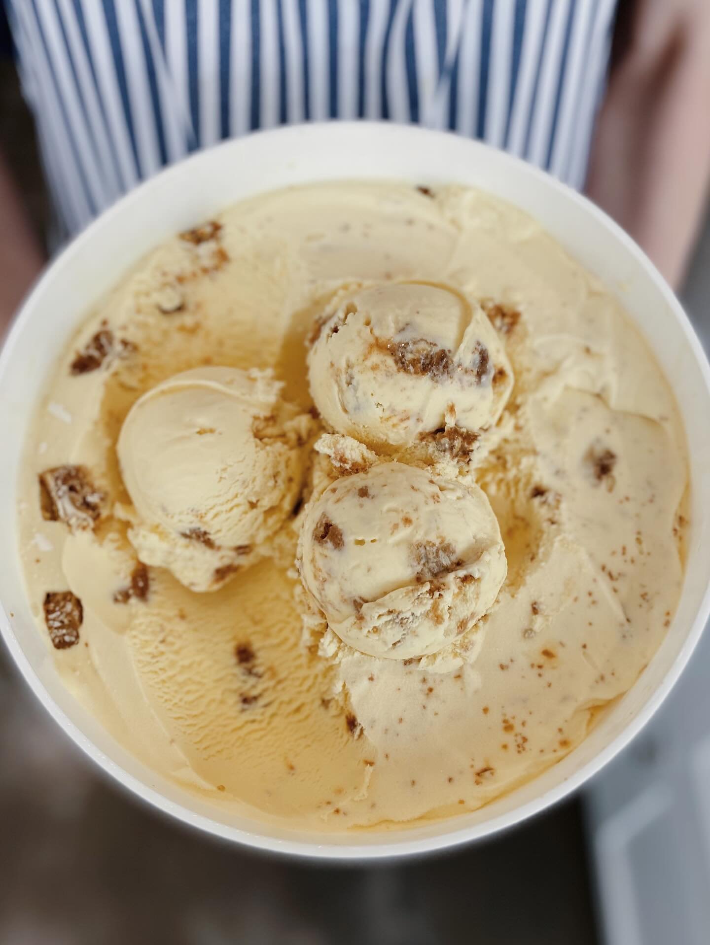 Back by popular demand: OATMEAL TOFFEE COOKIE! 🎉🎉🎉

This one is a favorite and for good reason! It&rsquo;s a vanilla ice cream with big pieces of our house-baked oatmeal toffee cookies (basically an oatmeal cookie with pieces of homemade toffee).
