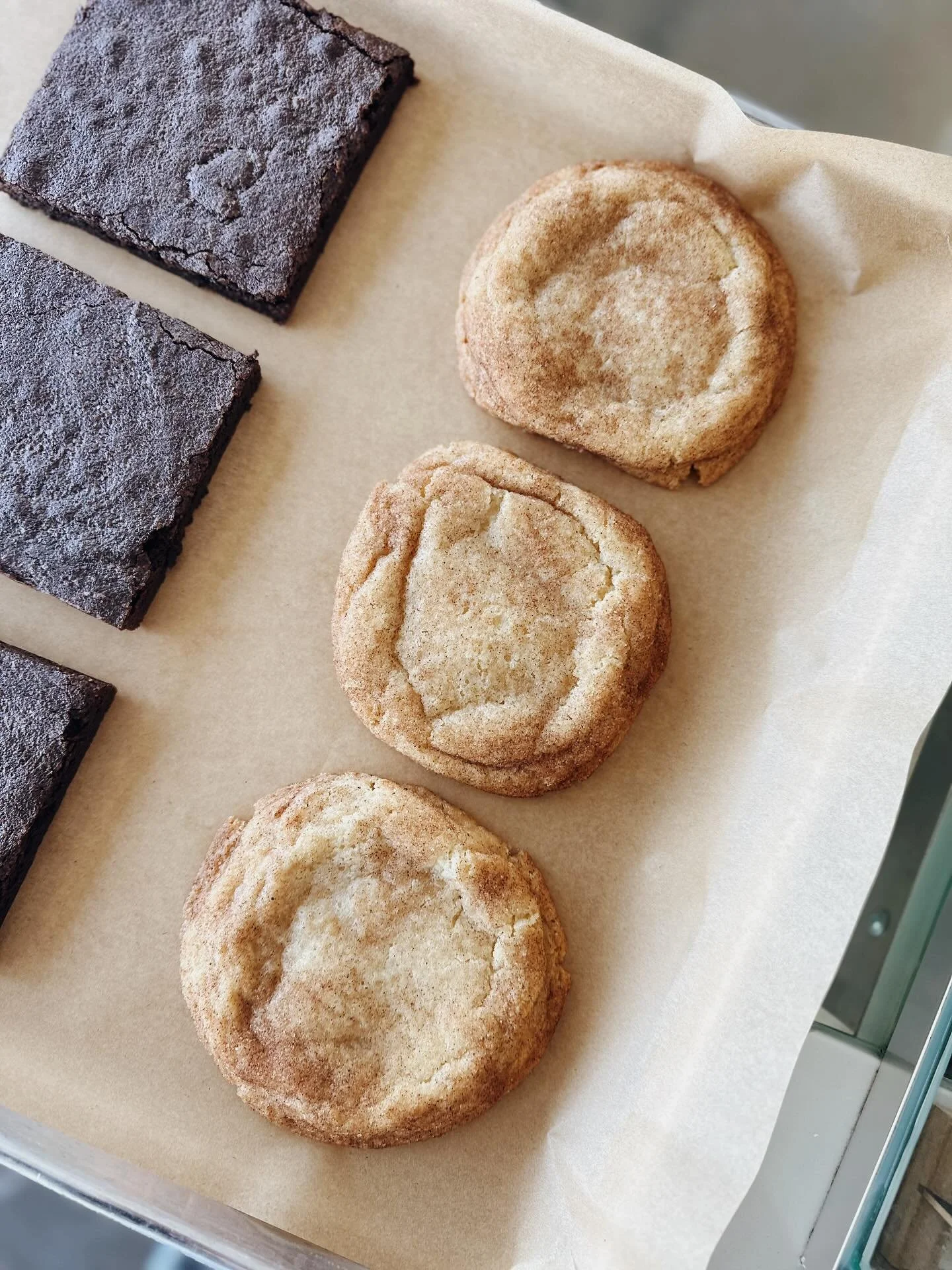 SNICKERDOODLE COOKIES are back! 🥰🥰

If there is any classic cookie other than a chocolate chip cookie, this is the ONE! Our house-baked Snickerdoodle cookies are rolled in organic cinnamon sugar and baked to perfection - crispy edges, soft in the m