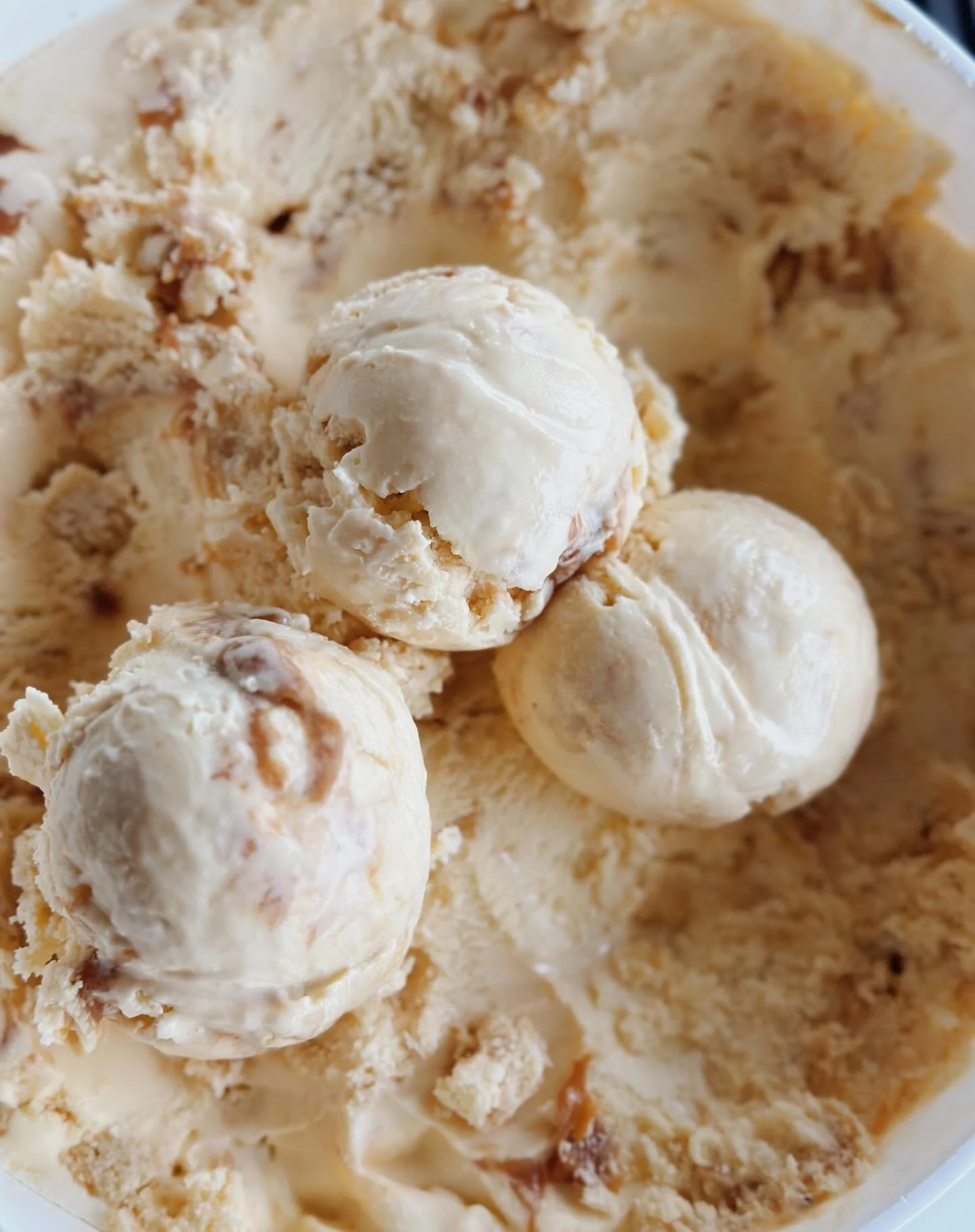 BIG welcome back to our short winter Seasonal, 🍋 LEMON CARAMEL CRUMBLE 🍋

Our shortest running seasonal. Meyer Lemons are tough to find which means the season is coming to an end. When their season comes to an end, so does our lemon ice cream seaso