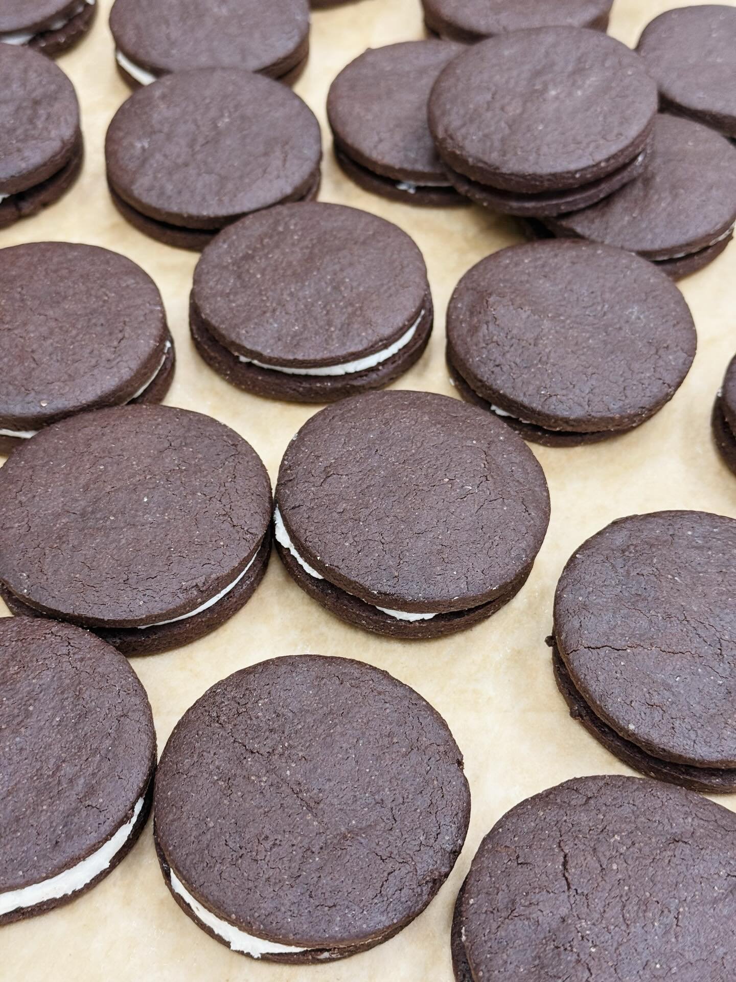 HAPPY NATIONAL OREO DAY 🎉- this is the ONLY day of the year that we sell the Chocolate Cookie Sandwiches that go in our Cookies &amp; Cream flavor!

Made from scratch, minus all the junk. We make our chocolate wafers with ingredients like organic co