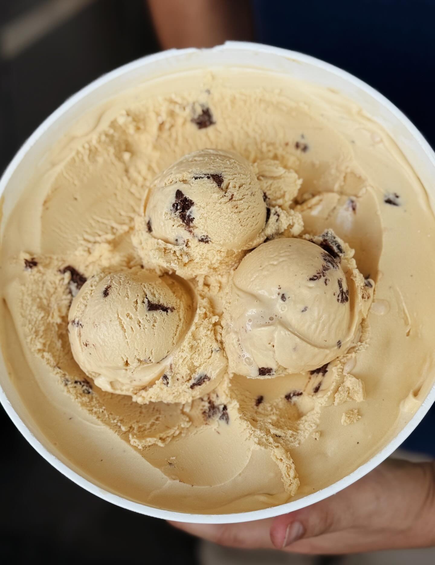 Happy Mother&rsquo;s Day, SALTED CARAMEL BROWNIE is back!!!💐

Smooth, creamy, and salty. Just the right amount of Himalayan pink salt balanced with that oh so sweet, handmade caramel. Throw in the fudgiest house-made brownies you can think of and yo