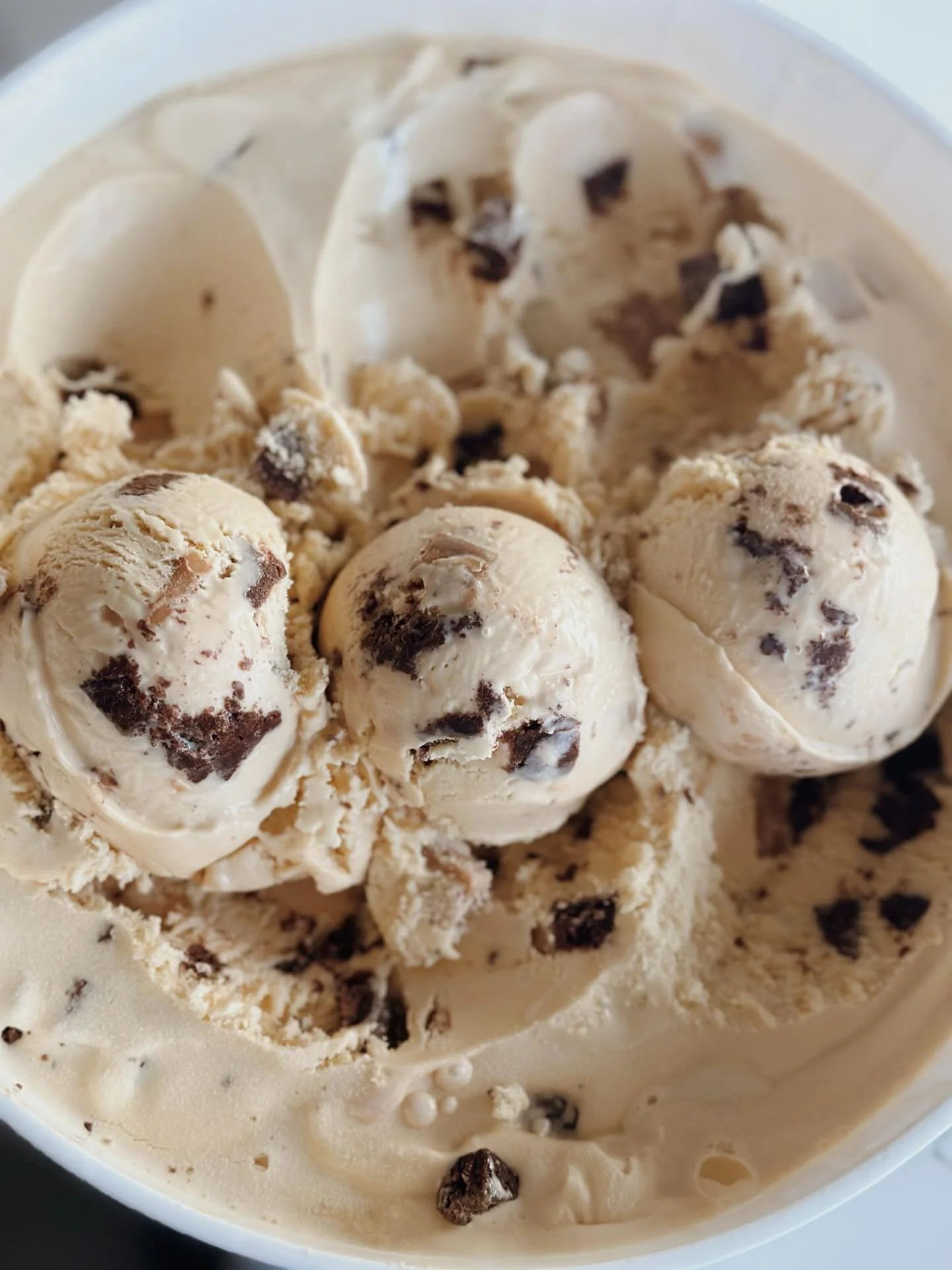 🚨 BROWNIE PEANUT BUTTER CHIP IS BACK ON THE MENU! 🥜 🍫

This Rotating flavor is finally back on the menu and it&rsquo;s a goody! Brown sugar ice cream with pieces of our house-made brownies and scratch made peanut butter chips folded in. It might j