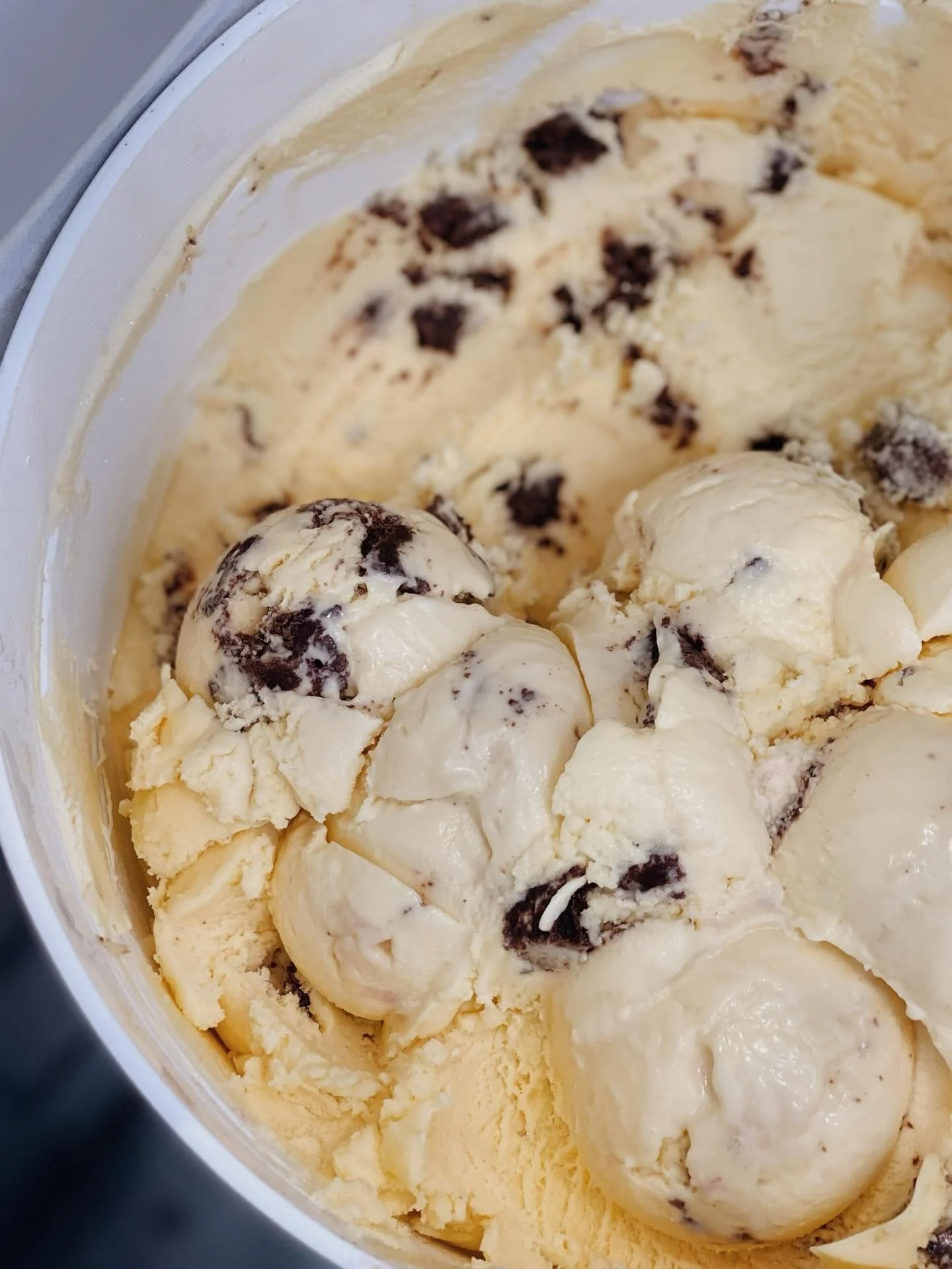 It&rsquo;s Friday and MINT BROWNIE is live!! 🎉🎉

Are you ever looking for that flavor that is the perfect indulgence - a timeless classic? That&rsquo;s this flavor! MB is a creamy mint ice cream with pieces of our scratch made fudgey brownies. It&r